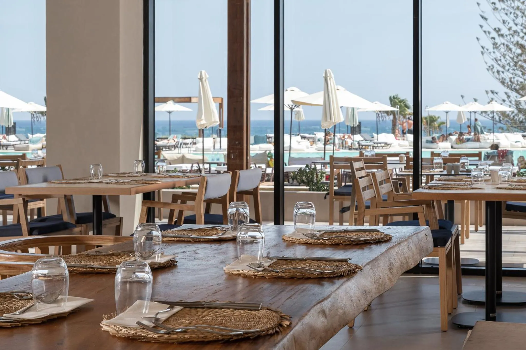 Restaurant/places to eat in Helea Lifestyle Beach Resort