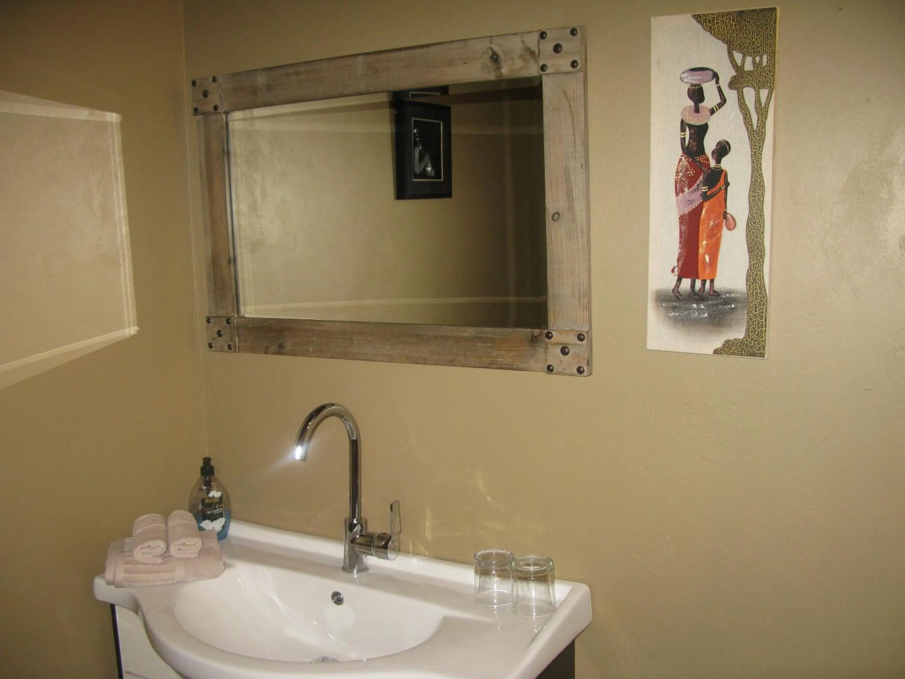 Bathroom in Aero Airport Lodge