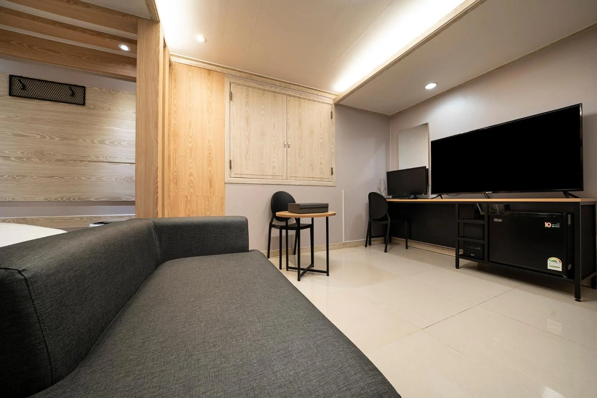 TV and multimedia in Suwon Sunstar Hotel