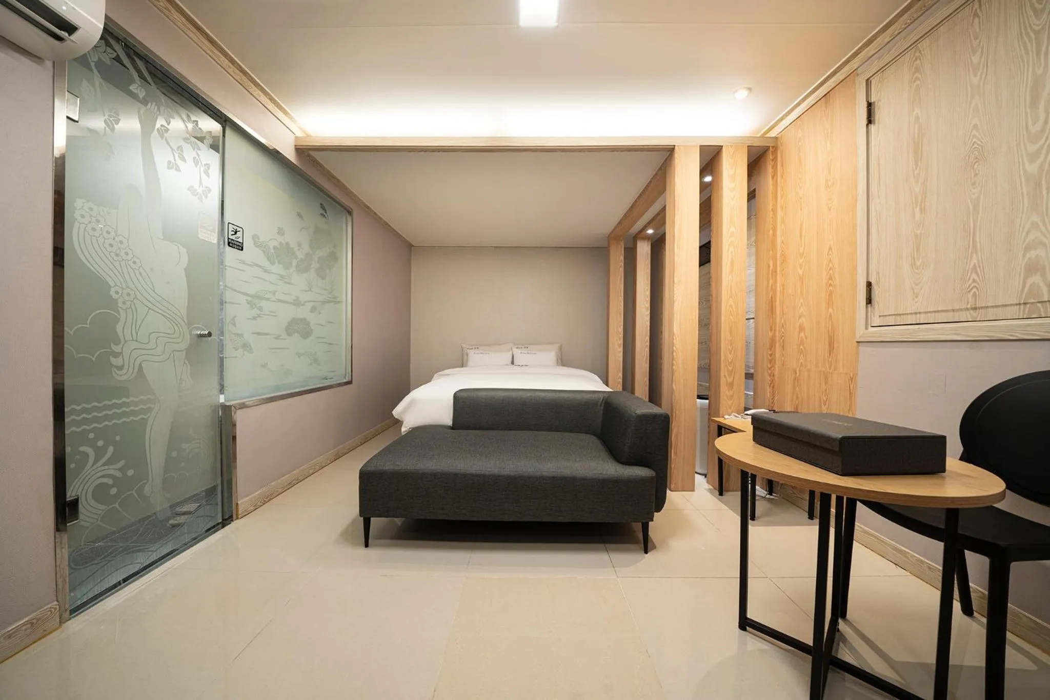 Seating area in Suwon Sunstar Hotel