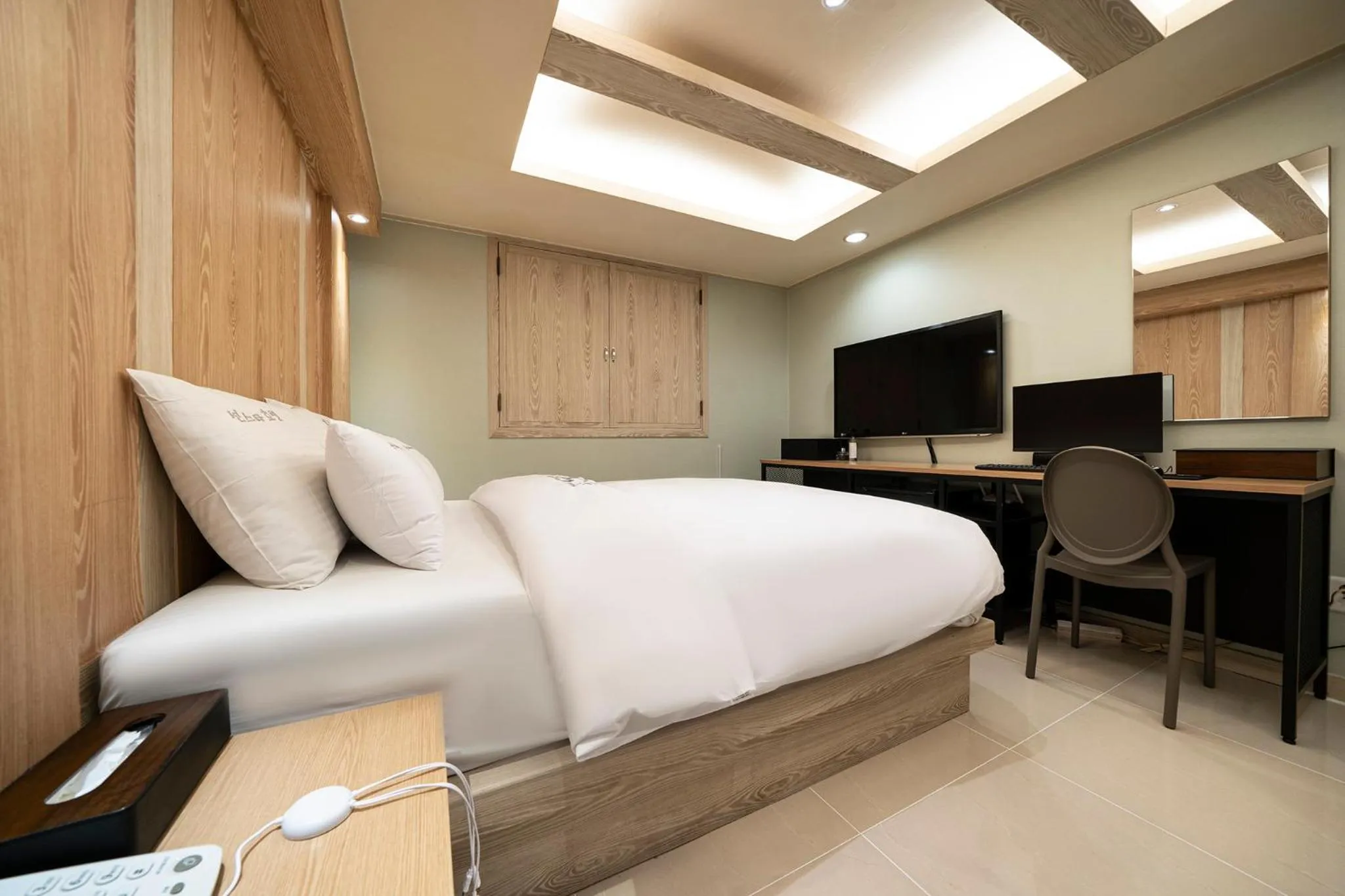 TV and multimedia in Suwon Sunstar Hotel