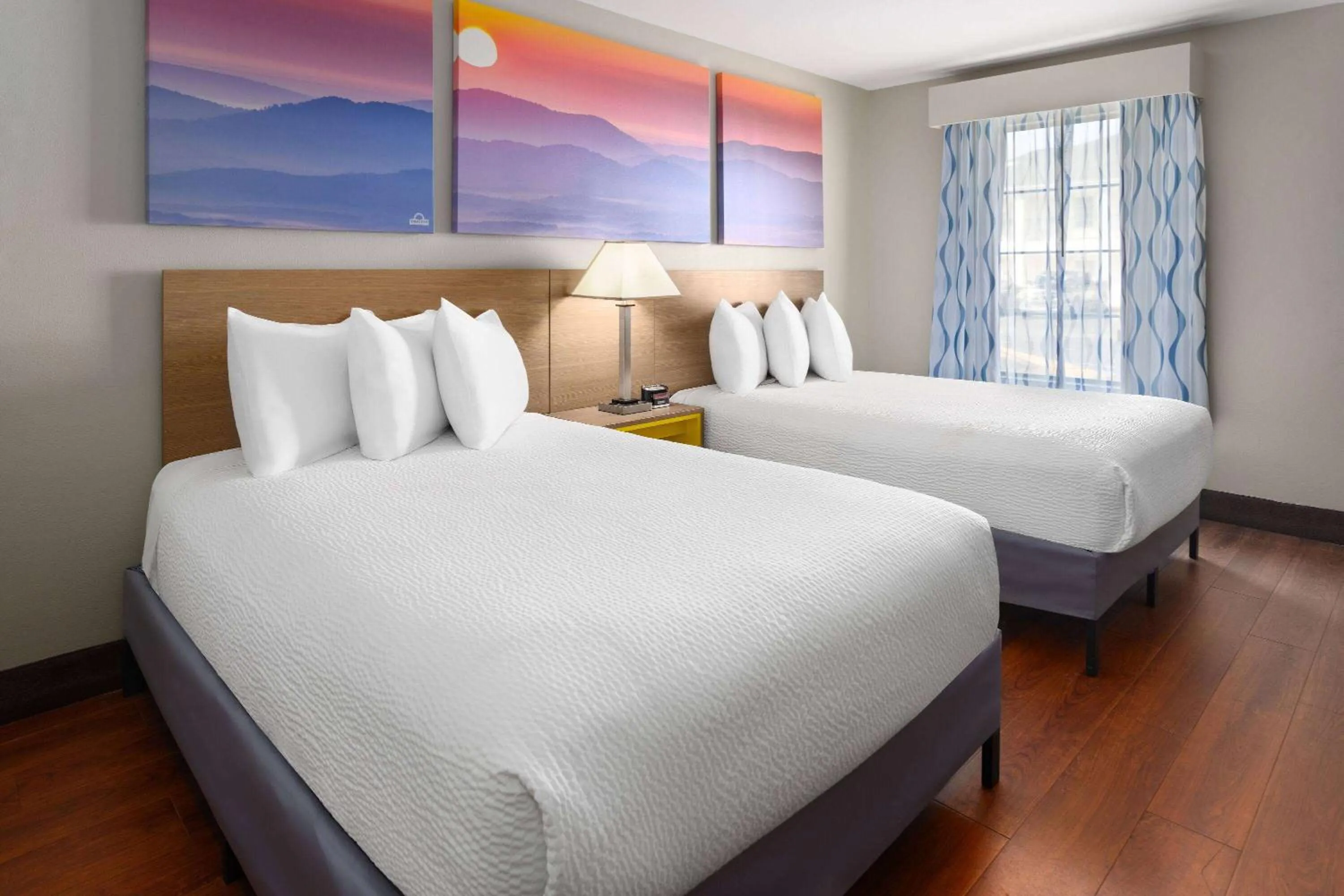 Photo of the whole room, Bed in Days Inn by Wyndham Americus