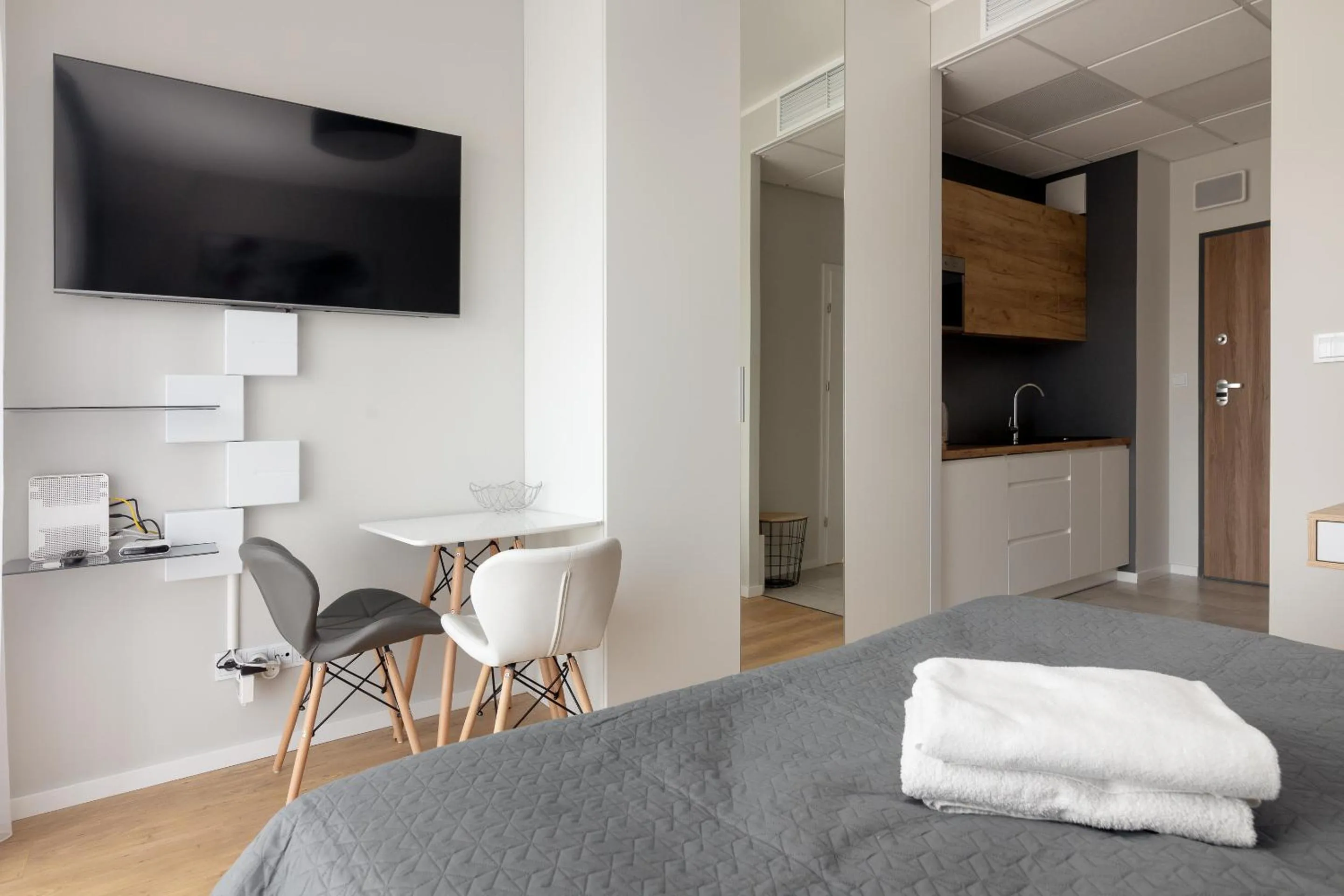 Wola Chic Silver Studio by BookingHost