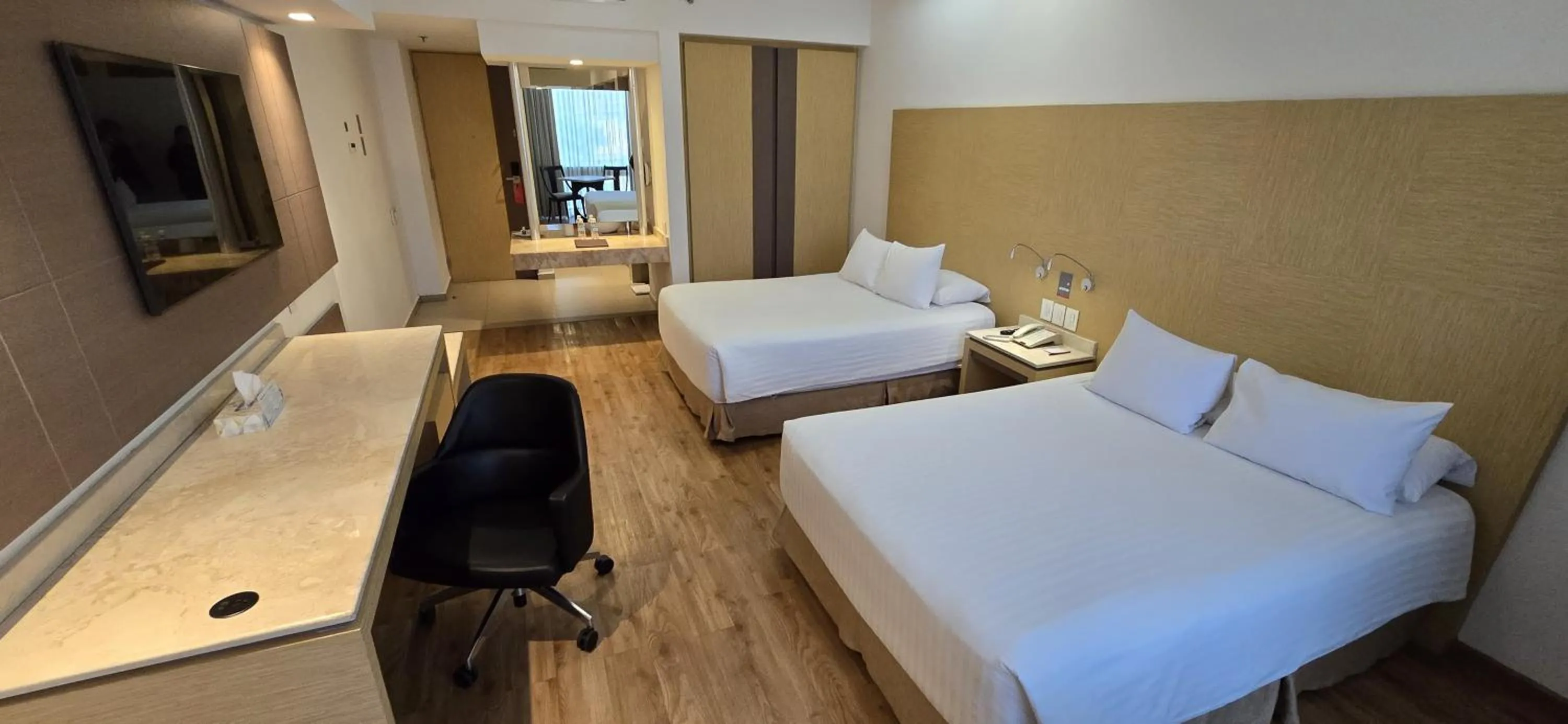 Photo of the whole room, Bed in Ramada by Wyndham Mexico City Santa Fe