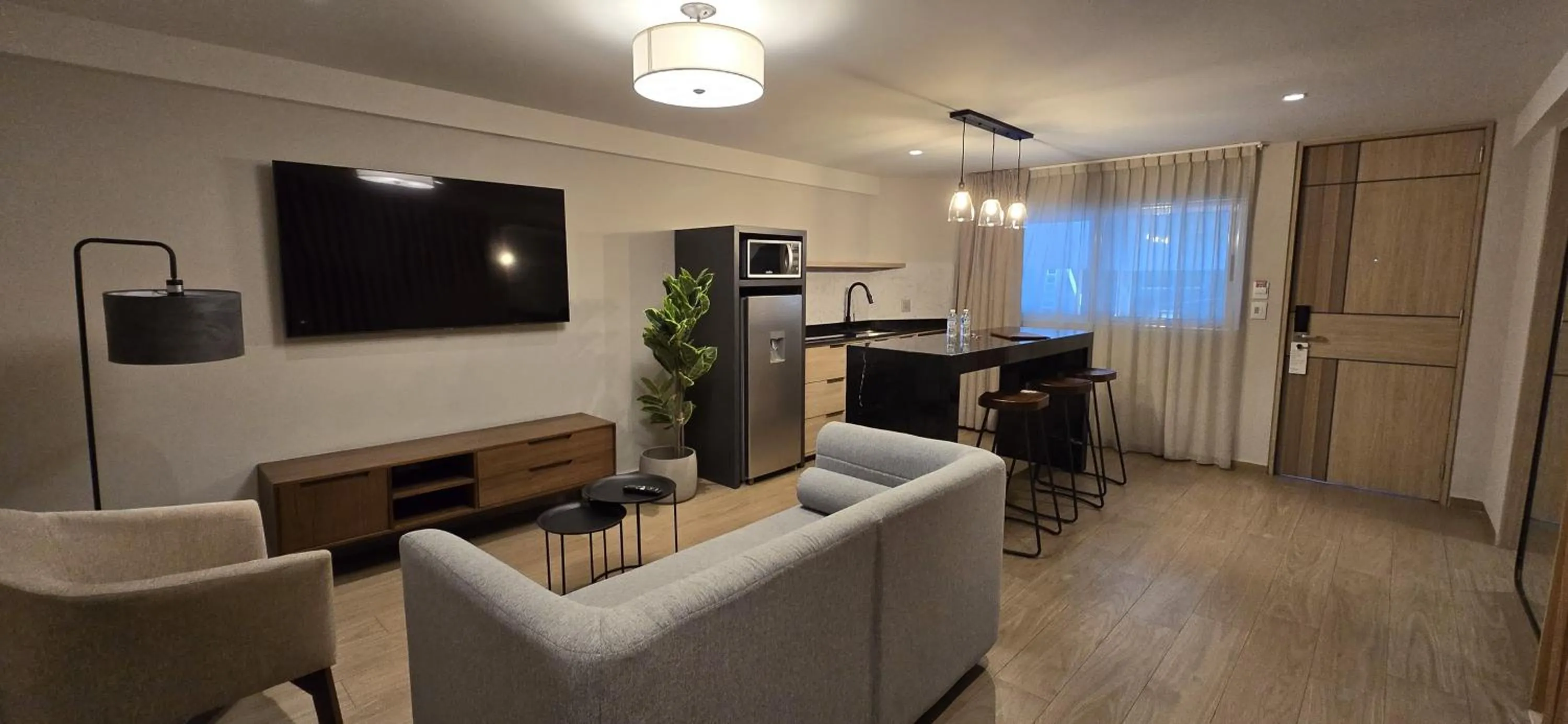 Seating area in Ramada by Wyndham Mexico City Santa Fe