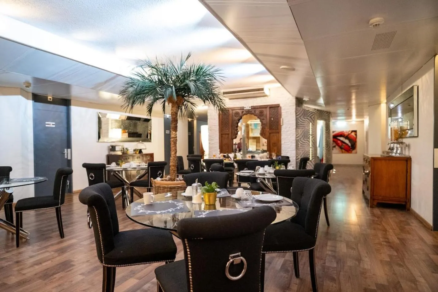 Dining area in Hotel Les Arcades