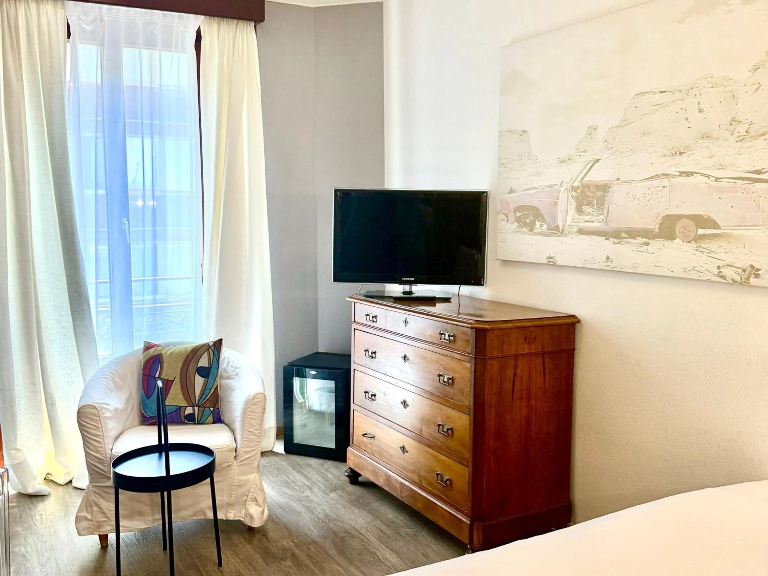 Photo of the whole room, Bed in Hotel Les Arcades