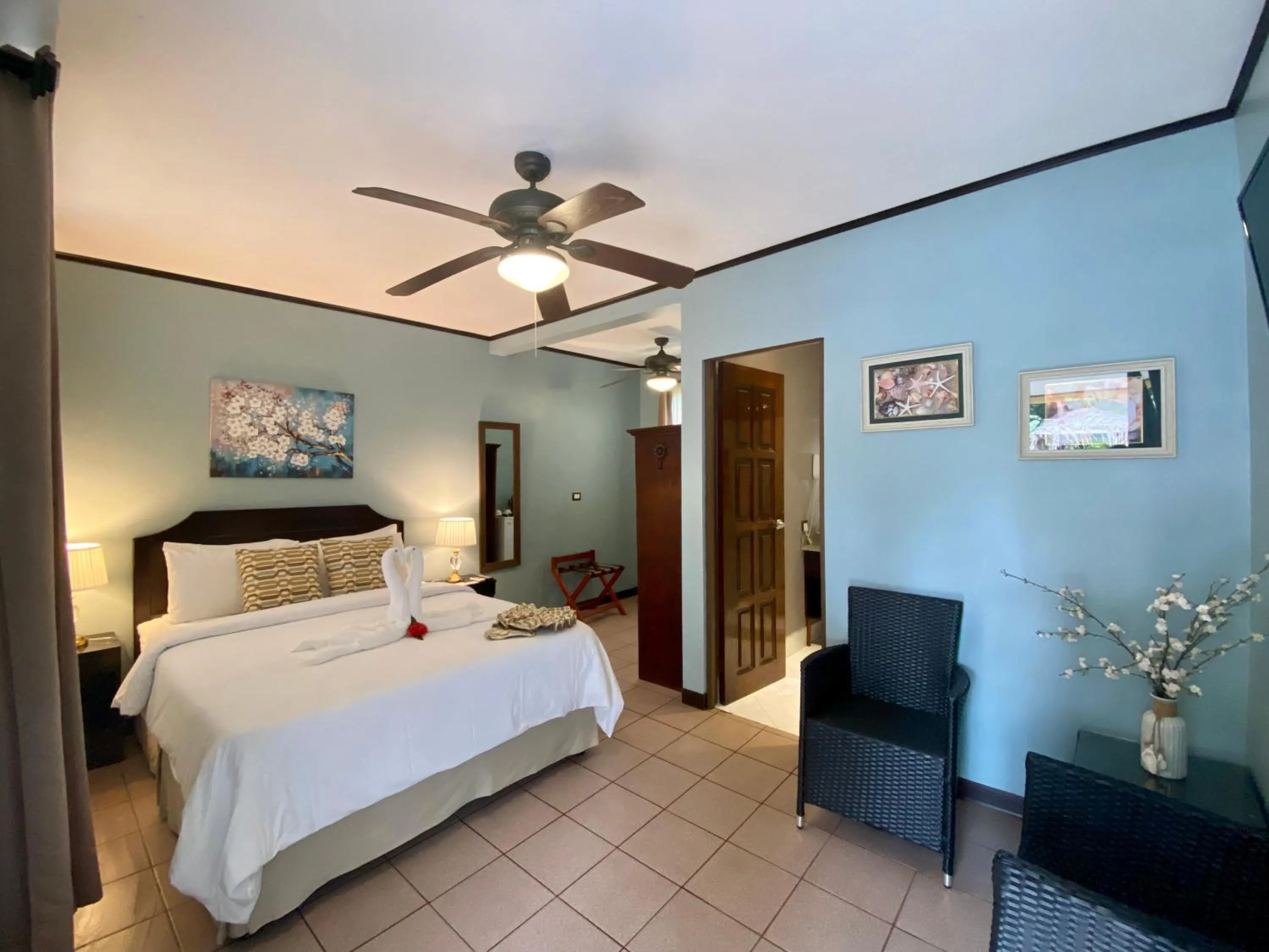 Bed in Hotel Playa Espadilla & Gardens