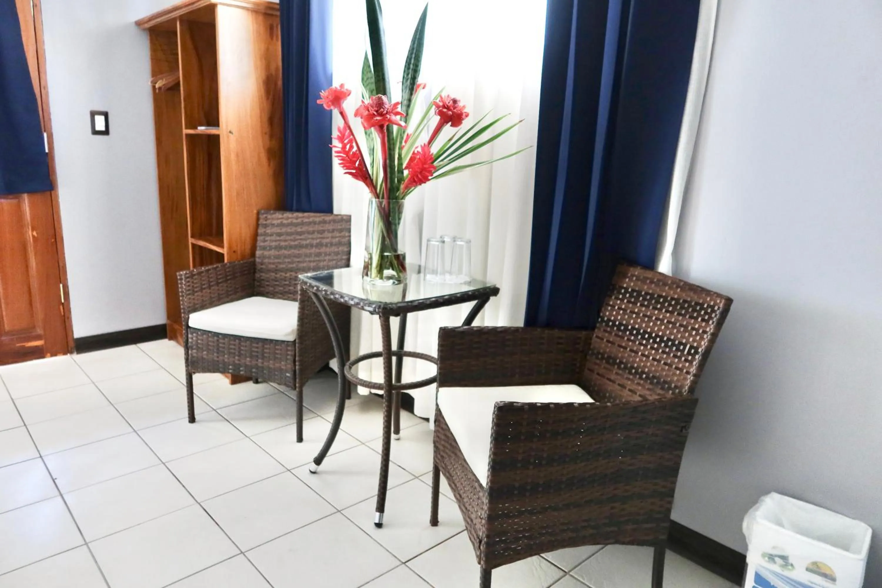 Seating area in Hotel Playa Espadilla & Gardens