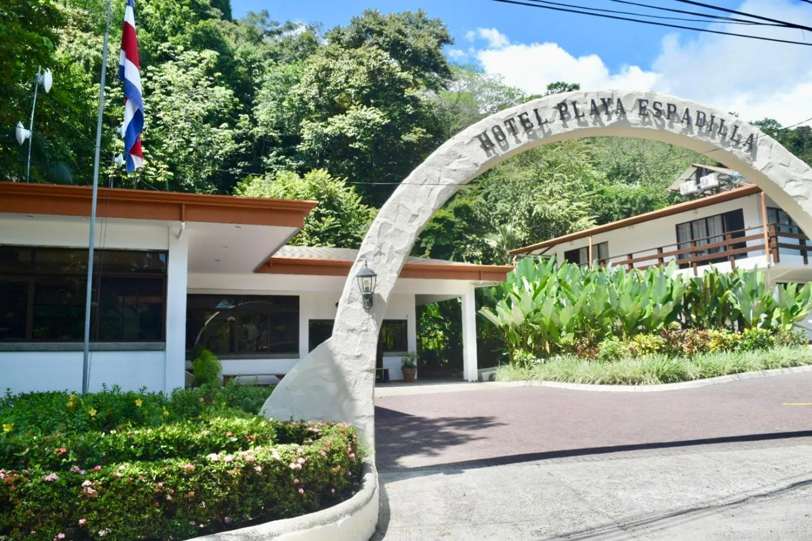 Facade/entrance in Hotel Playa Espadilla & Gardens