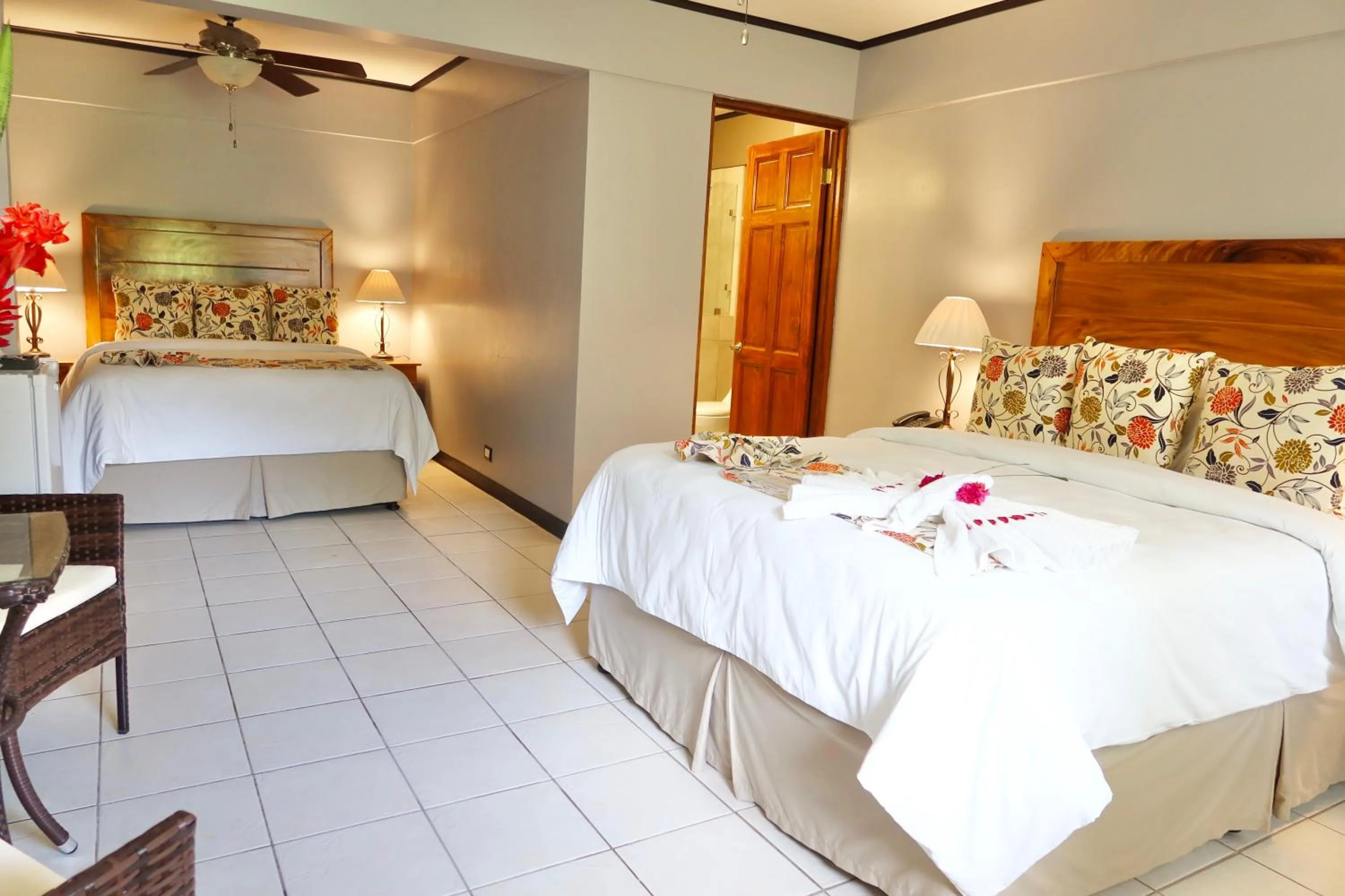 Bed in Hotel Playa Espadilla & Gardens