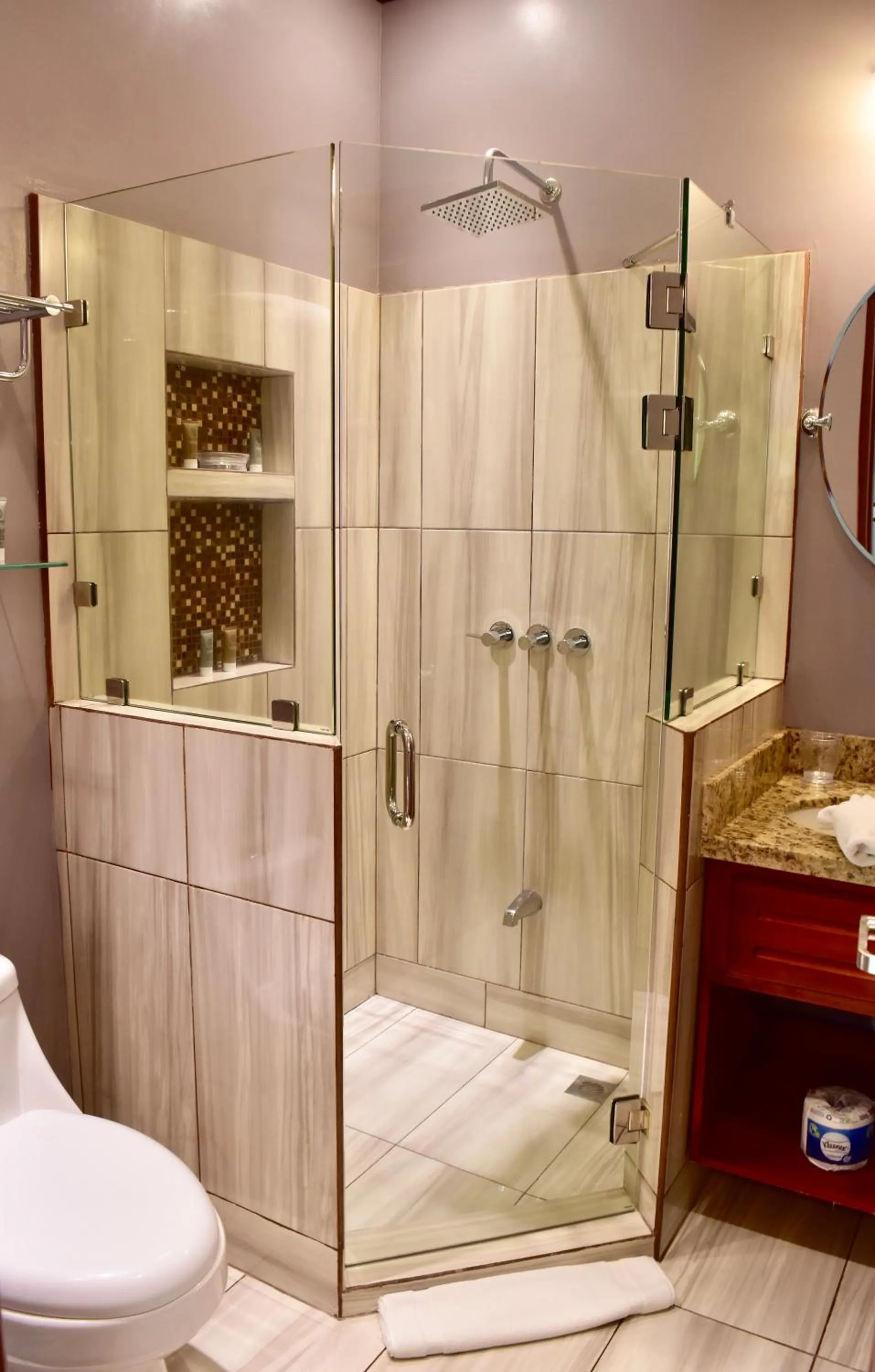 Shower in Hotel Playa Espadilla & Gardens