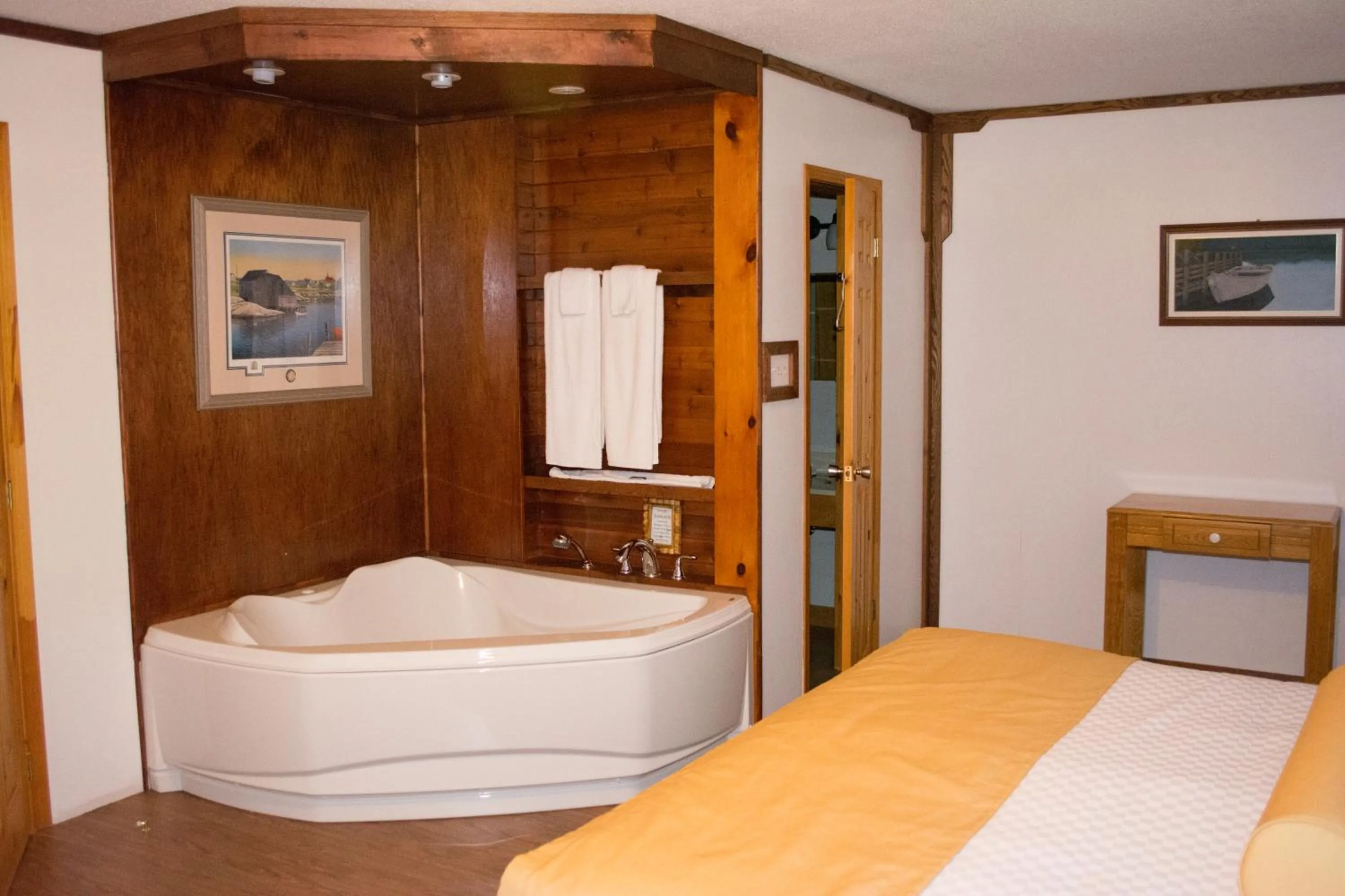 Bed in Mayflower Inn