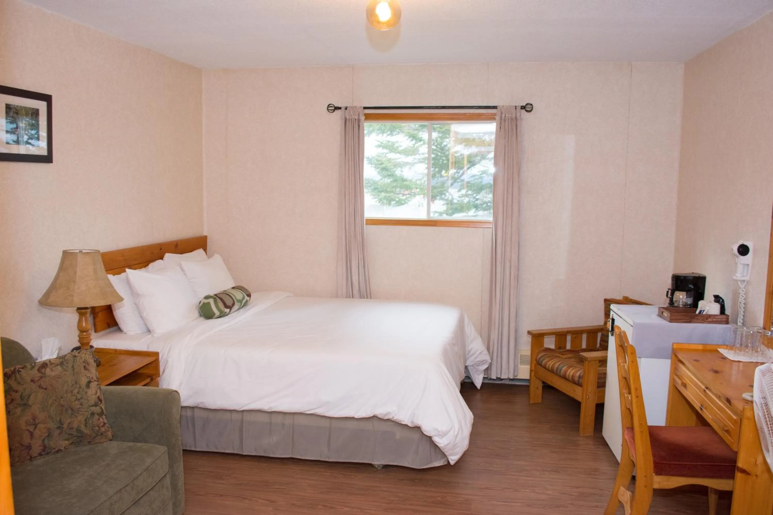 Bed in Mayflower Inn