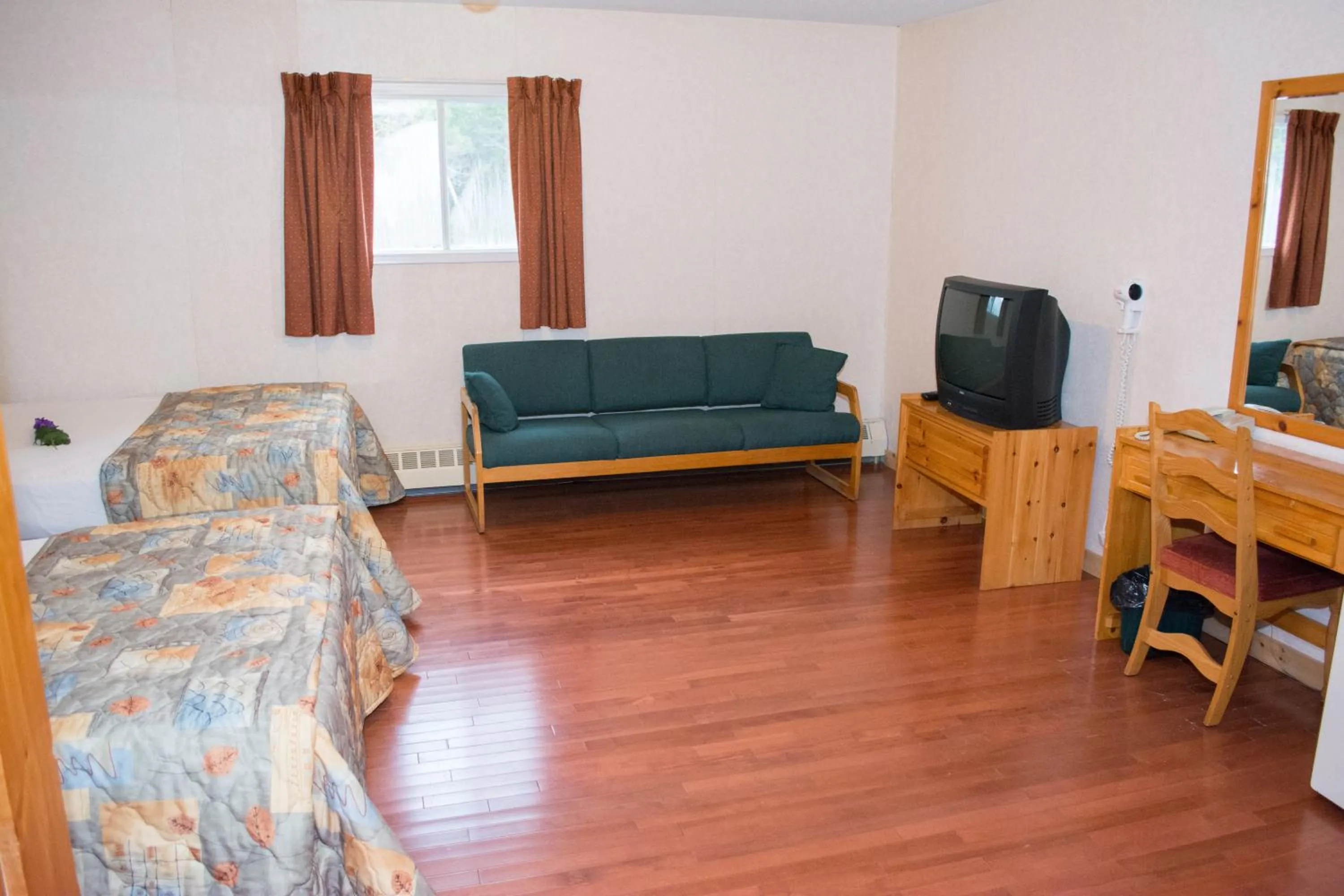 Photo of the whole room in Mayflower Inn