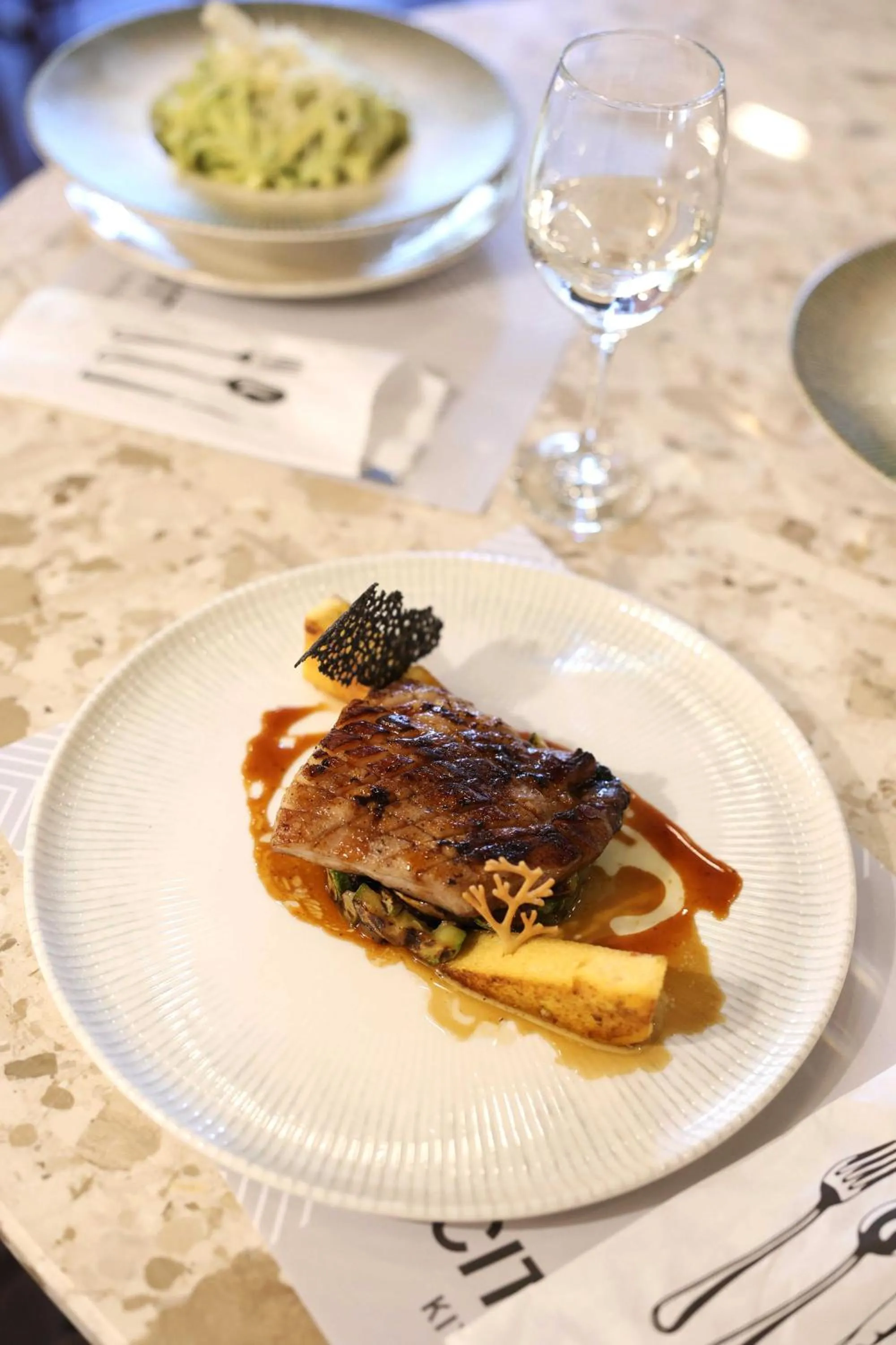 Restaurant/places to eat in Hotel City IN