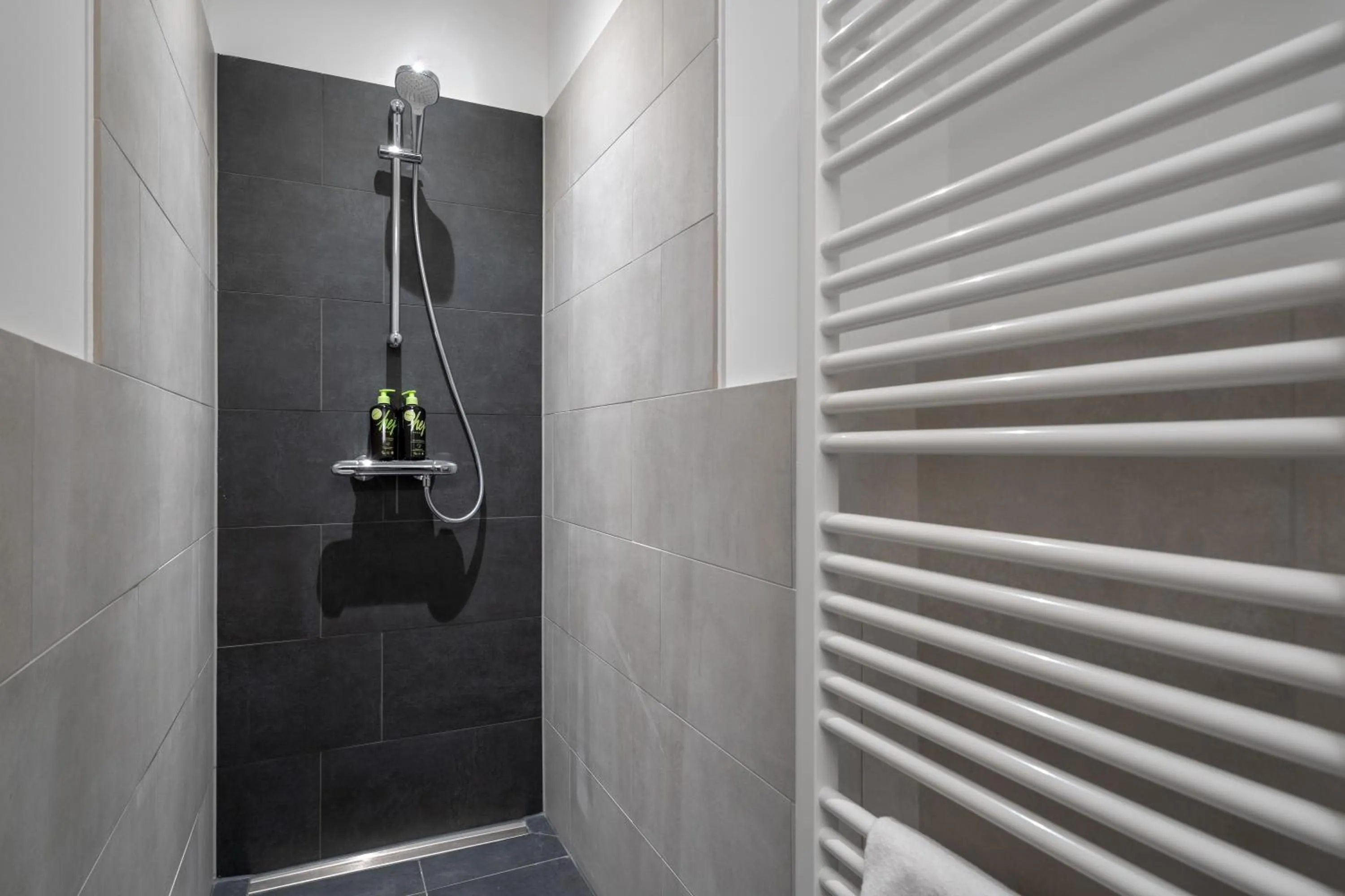 Shower in Limehome Potsdam Annemarie-Wolff-Platz