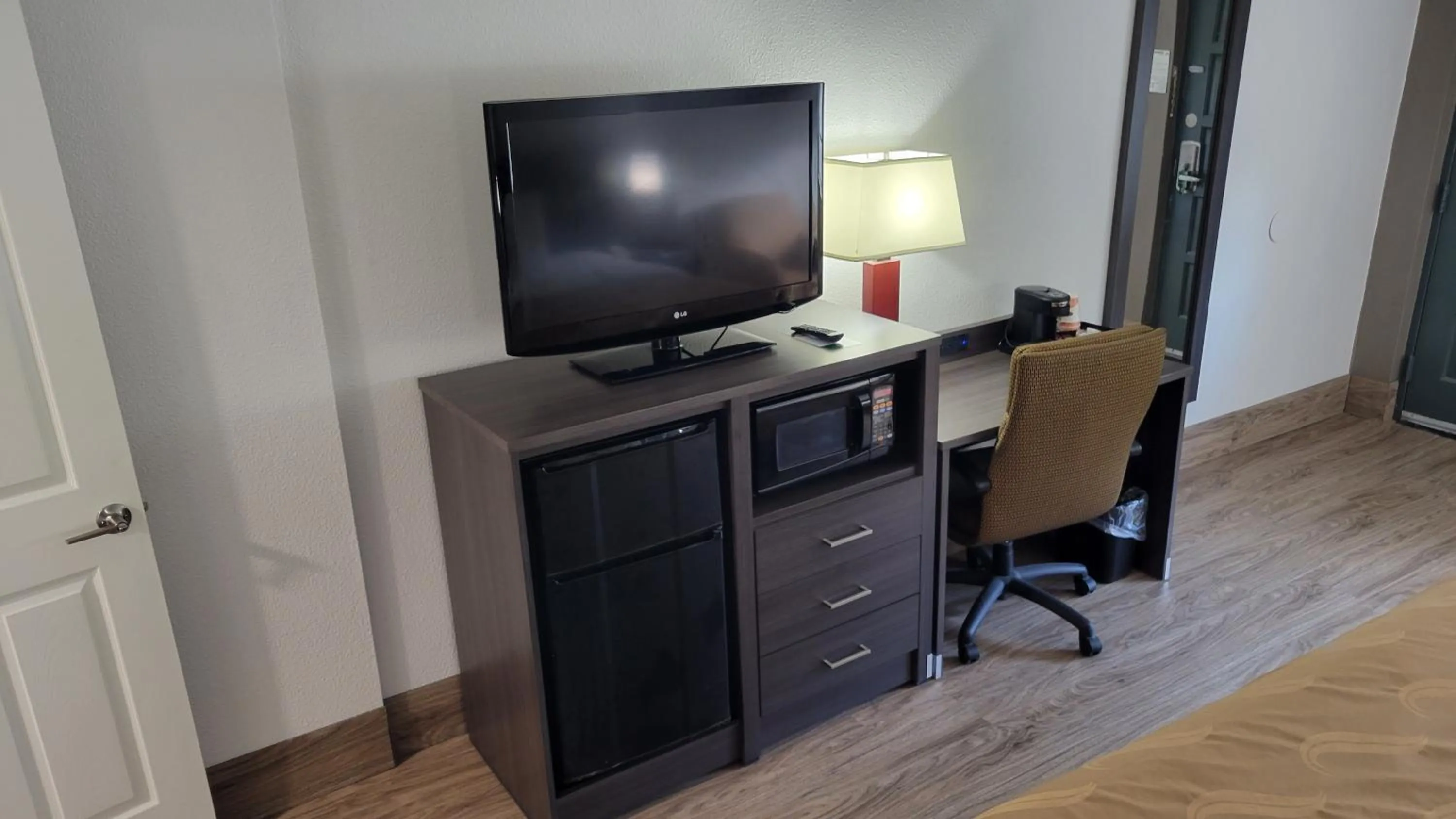 TV and multimedia in Quality Inn Forsyth near GA Public Safety Training Center