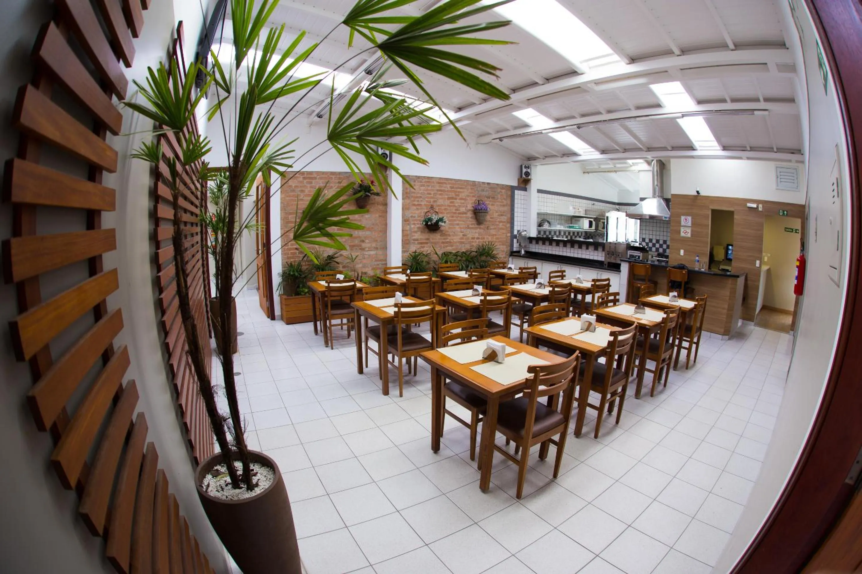 Restaurant/places to eat in Hotel Esplanada