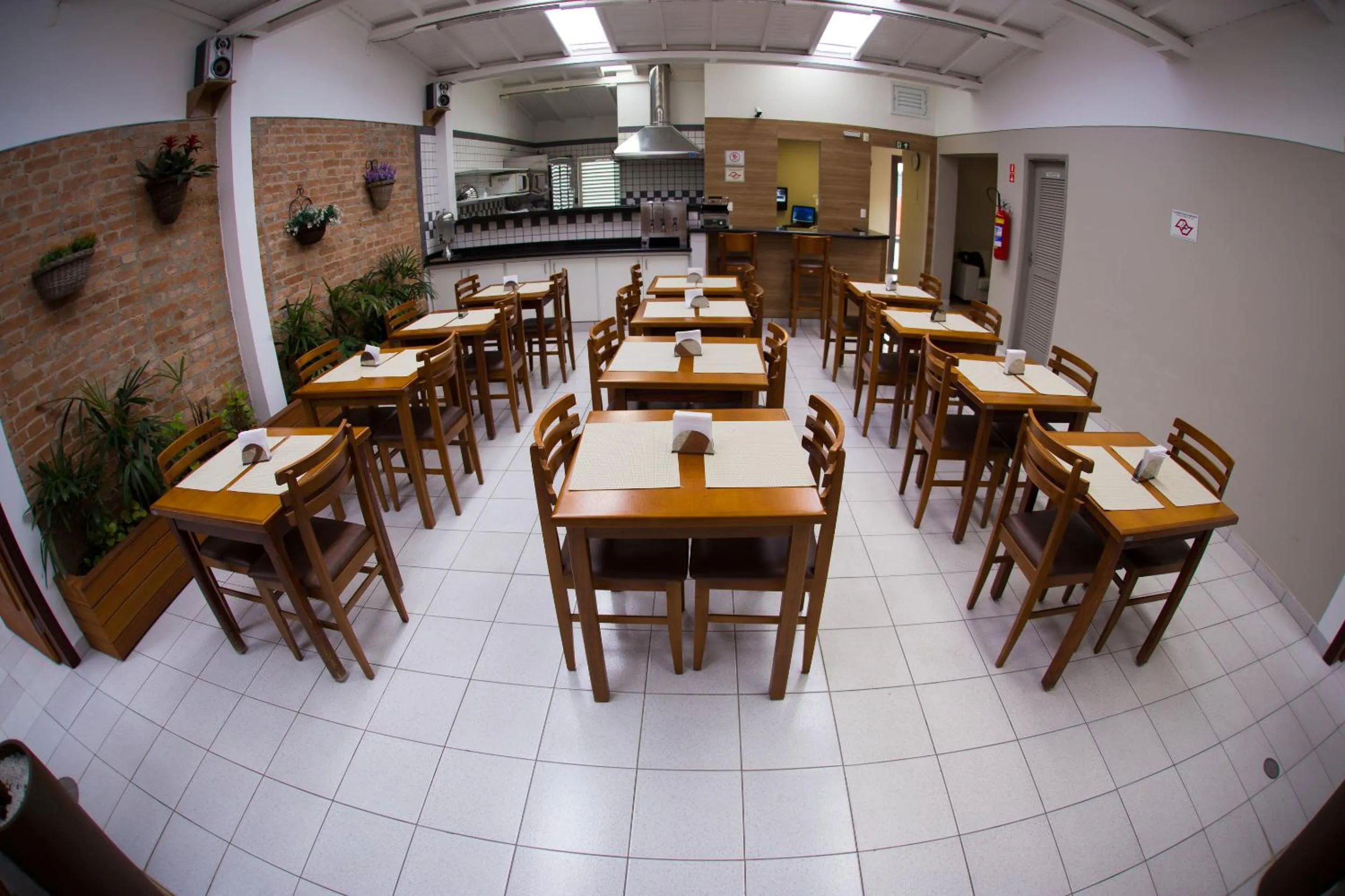 Restaurant/places to eat in Hotel Esplanada