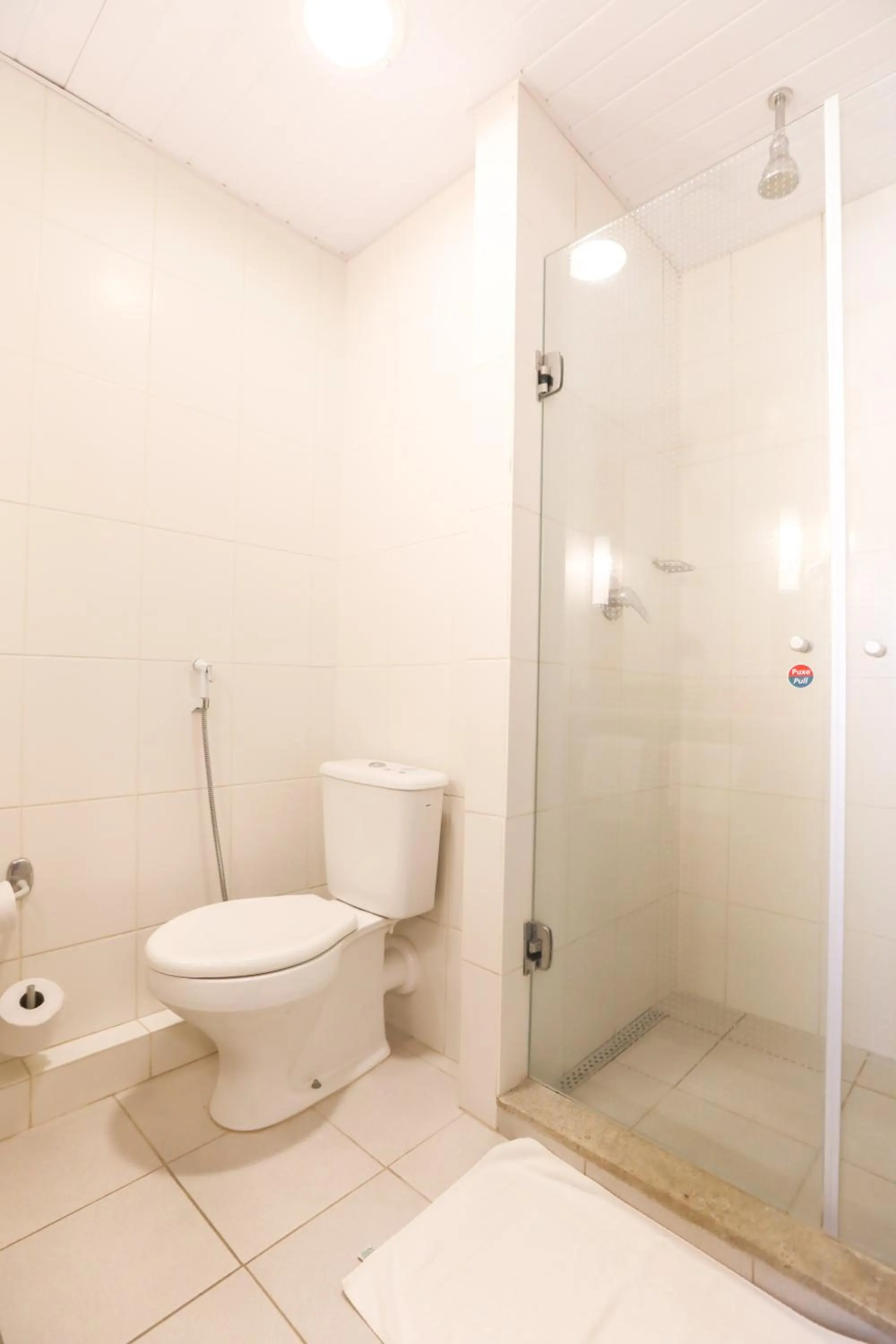 Bathroom in ibis Montes Claros Shopping