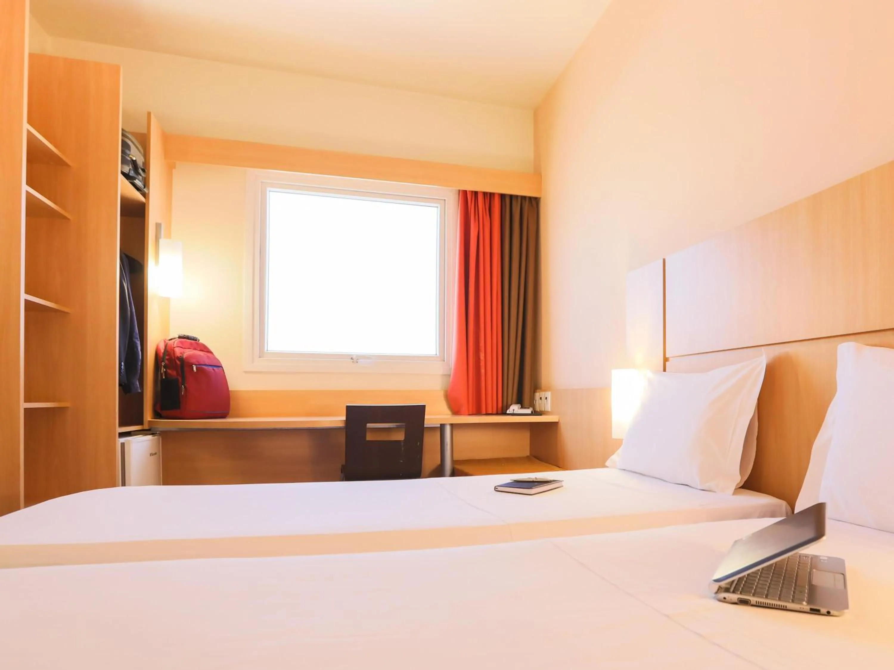 Bedroom, Bed in ibis Montes Claros Shopping