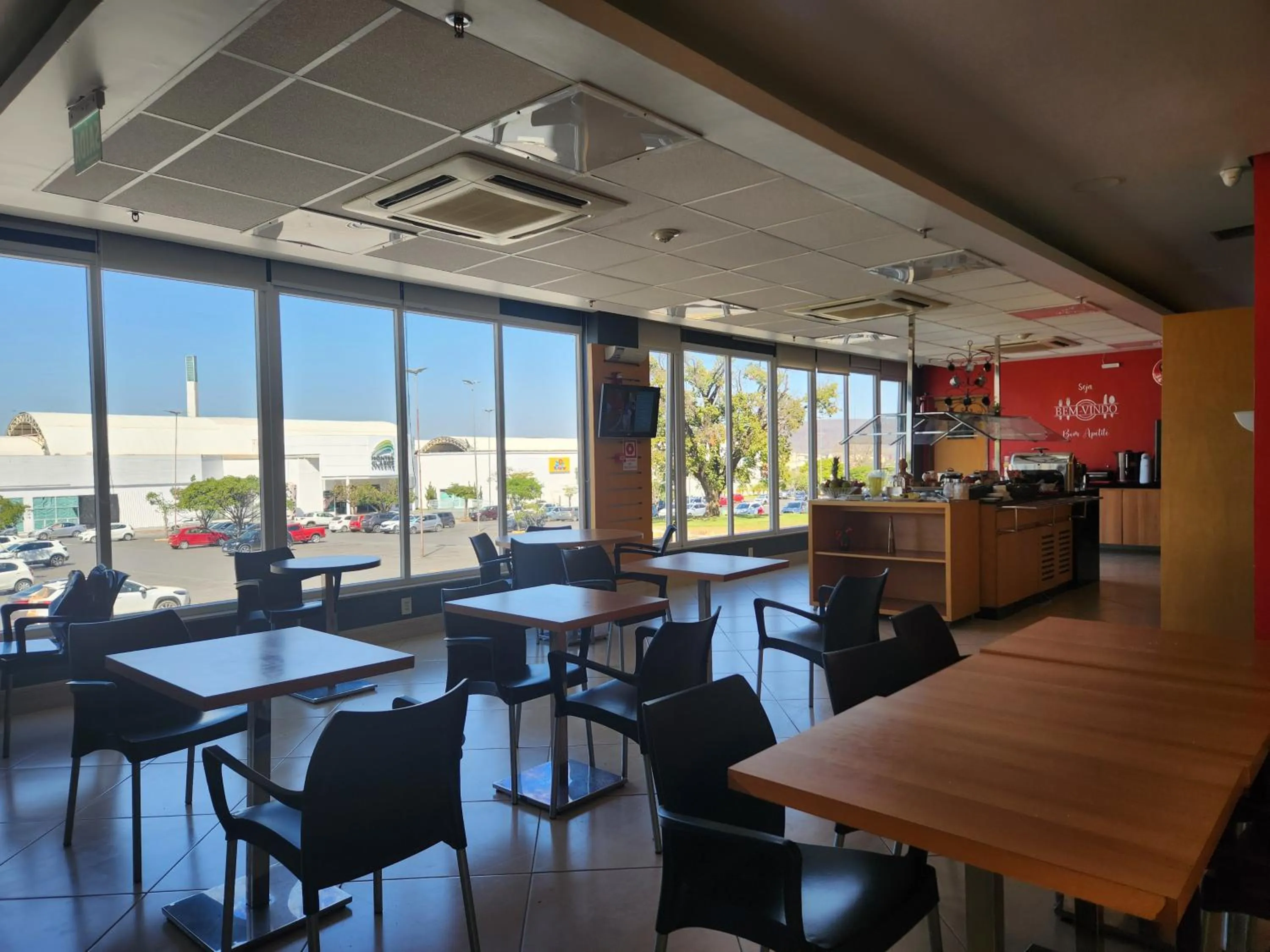 Restaurant/places to eat in ibis Montes Claros Shopping