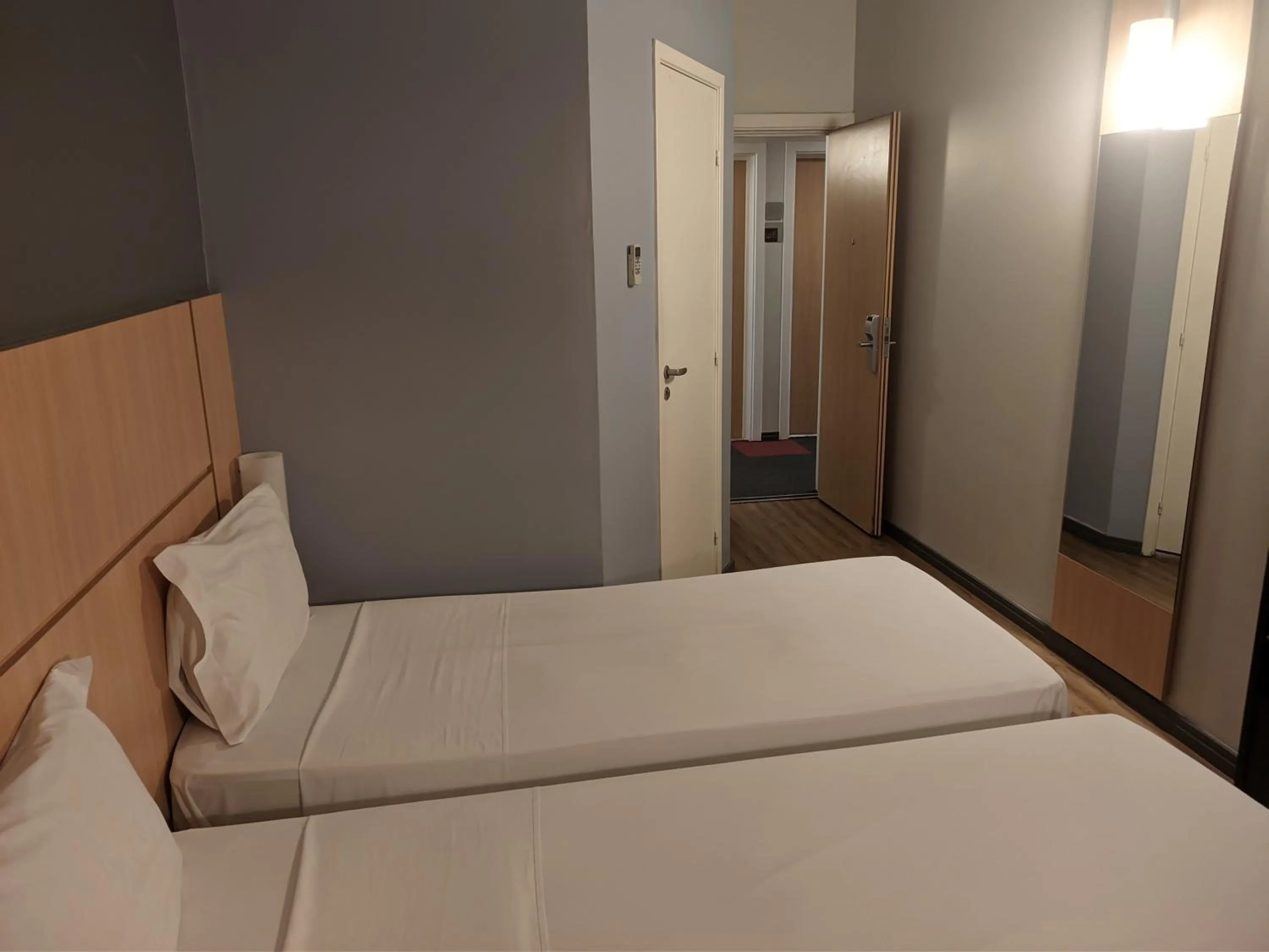 Bedroom, Bed in ibis Montes Claros Shopping