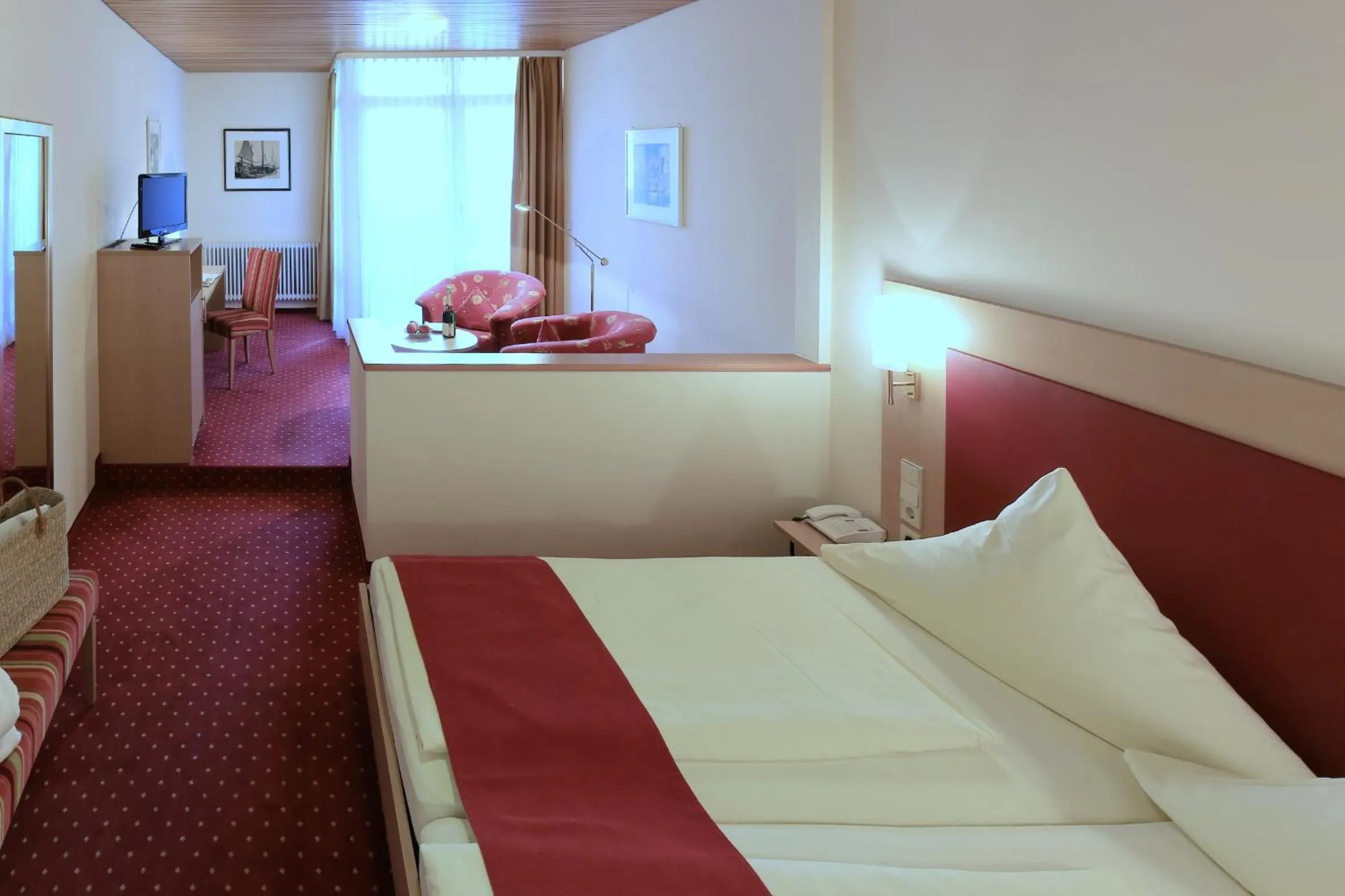 TV and multimedia, Bed in Hotel Hirschen