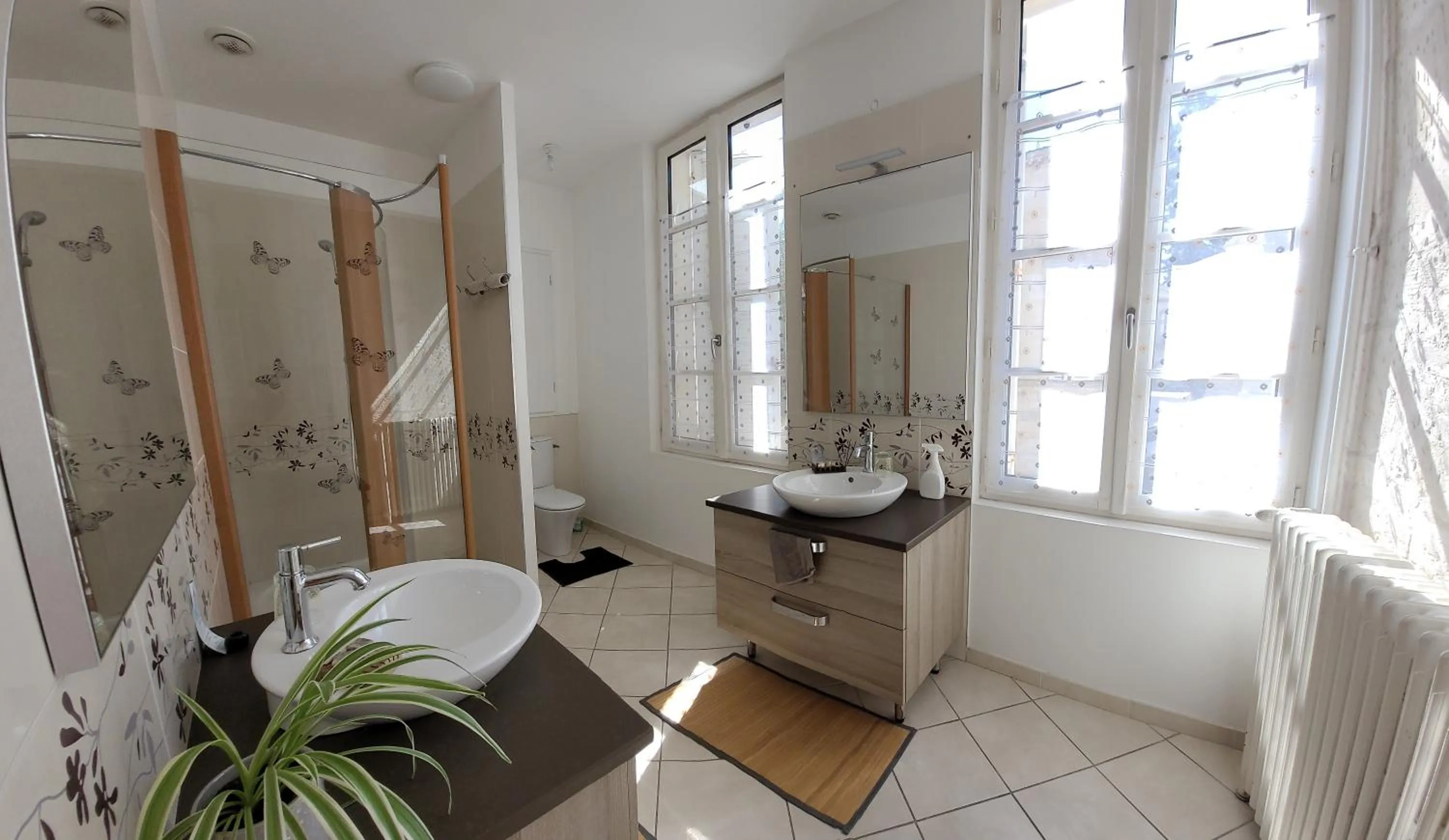 Bathroom in La Belle Etoile