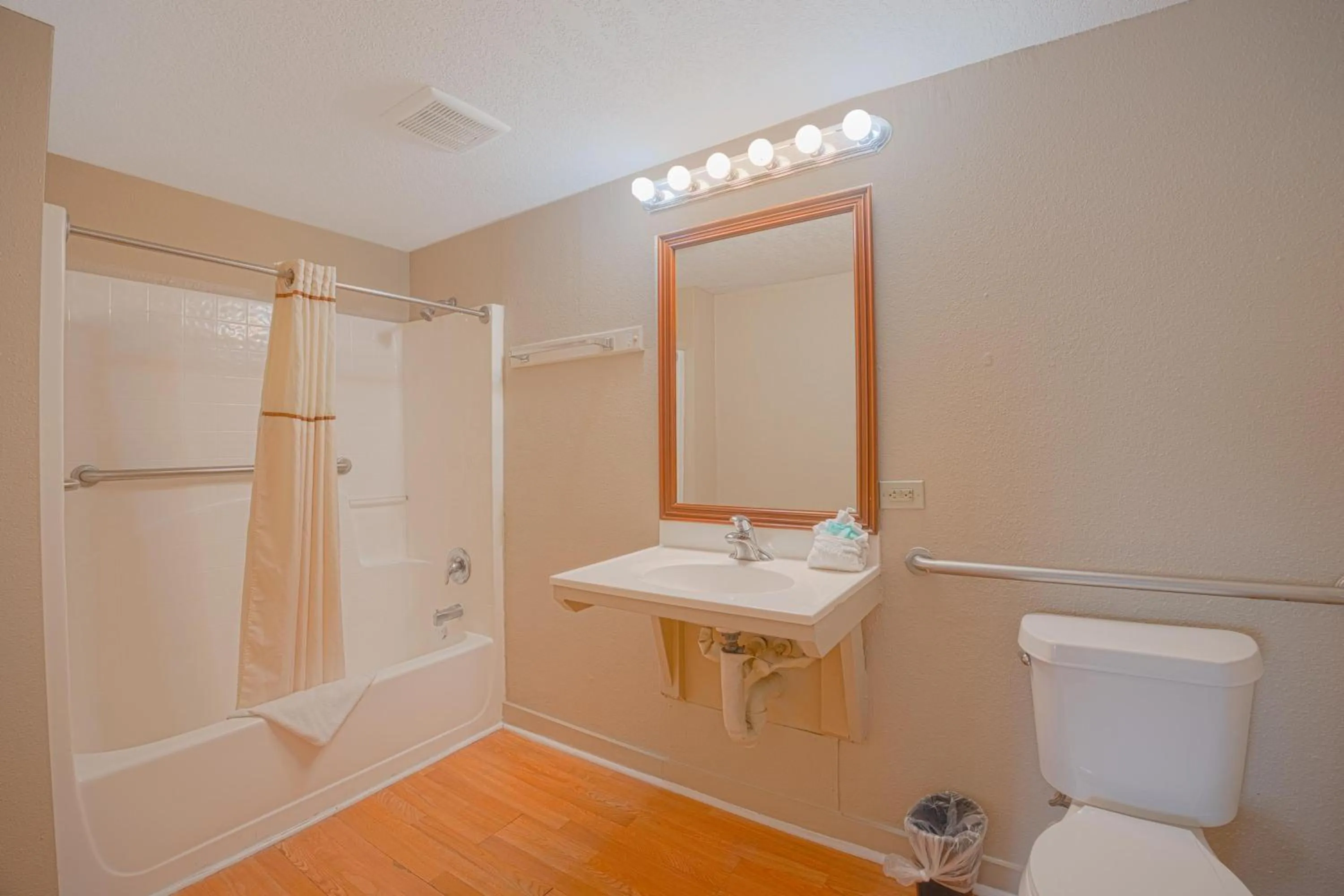 Bathroom in Liberty Garden Inn by OYO Kissimmee near Disney World