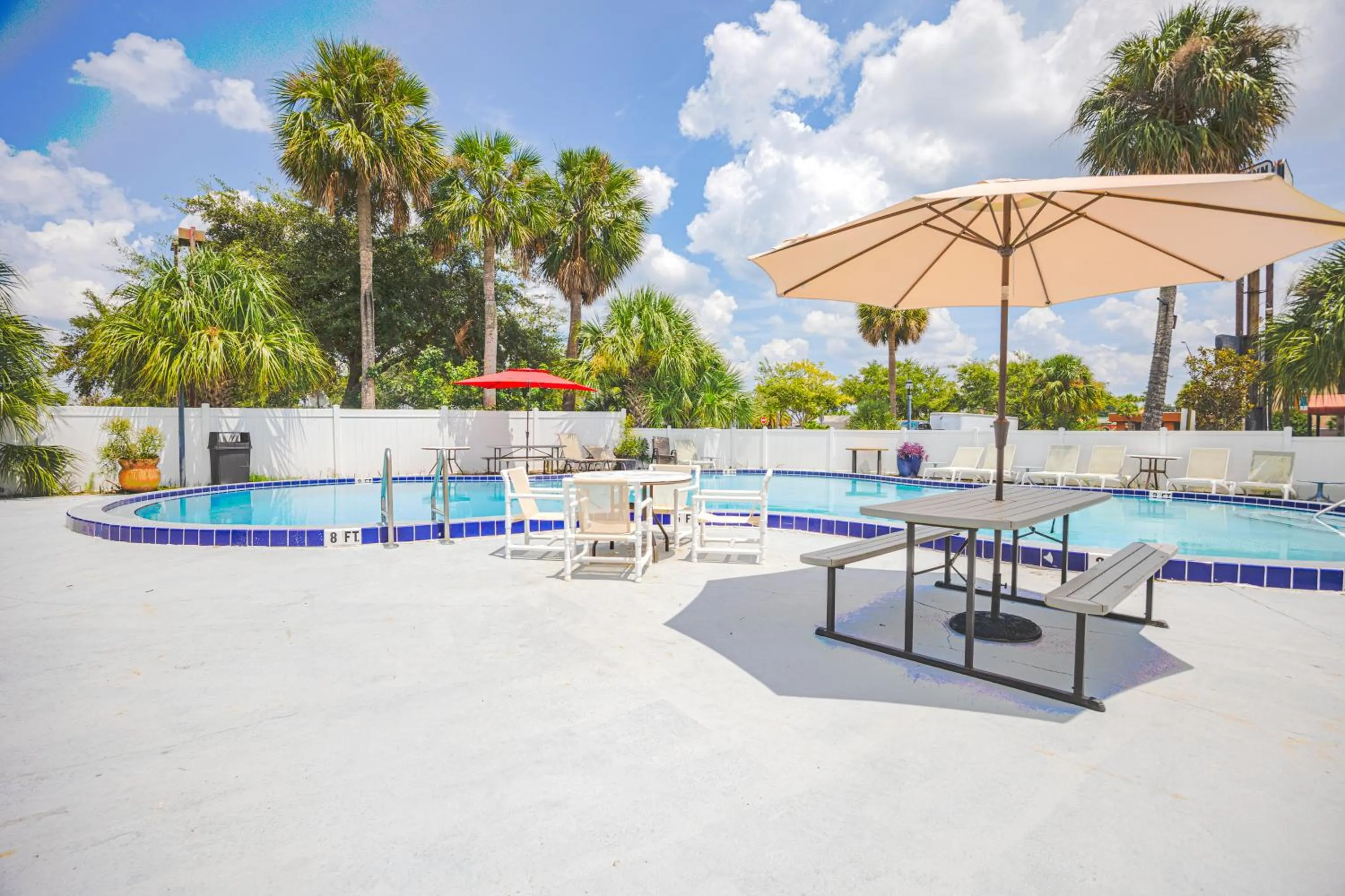 Swimming pool in Liberty Garden Inn by OYO Kissimmee near Disney World