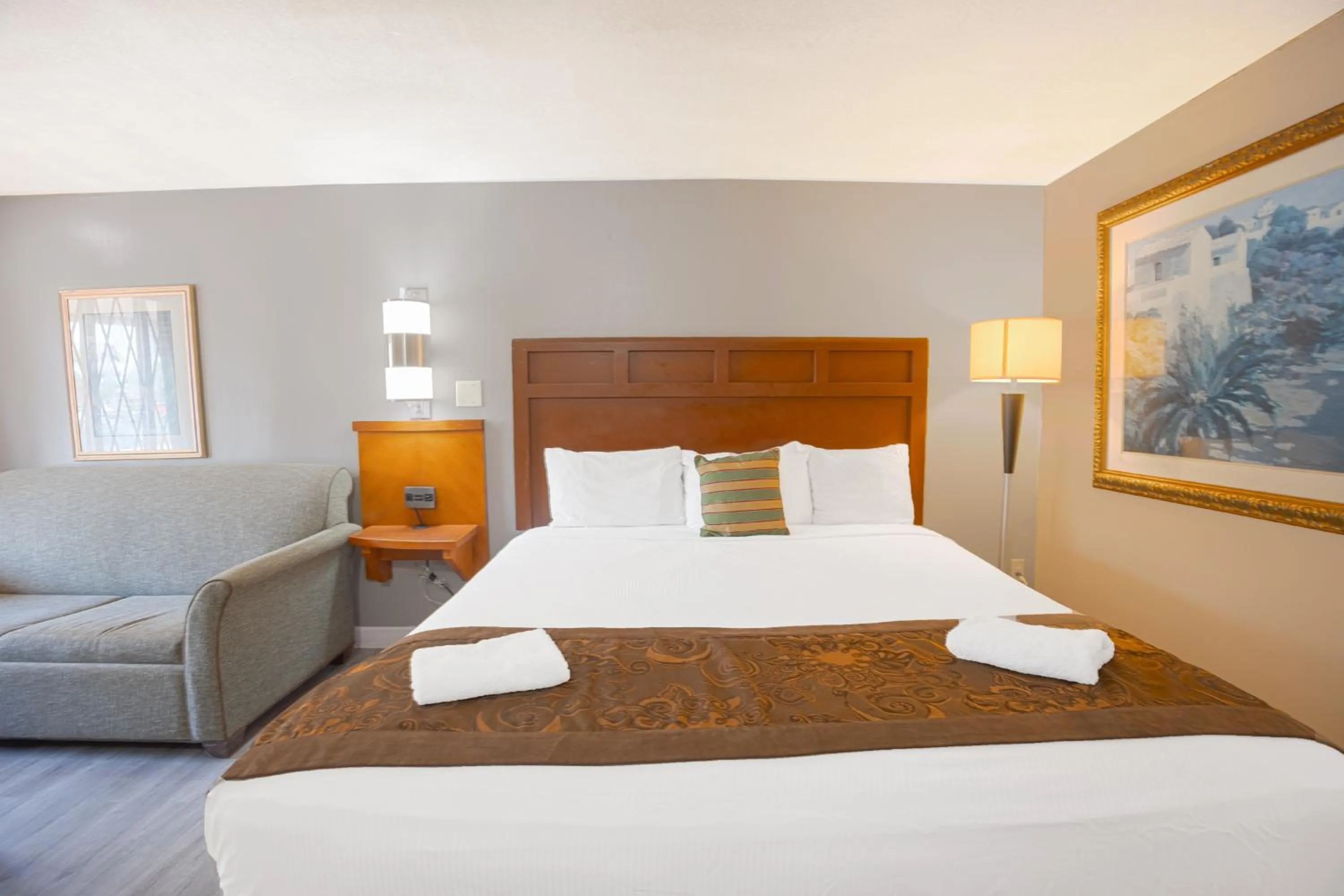 Bedroom, Bed in Liberty Garden Inn by OYO Kissimmee near Disney World