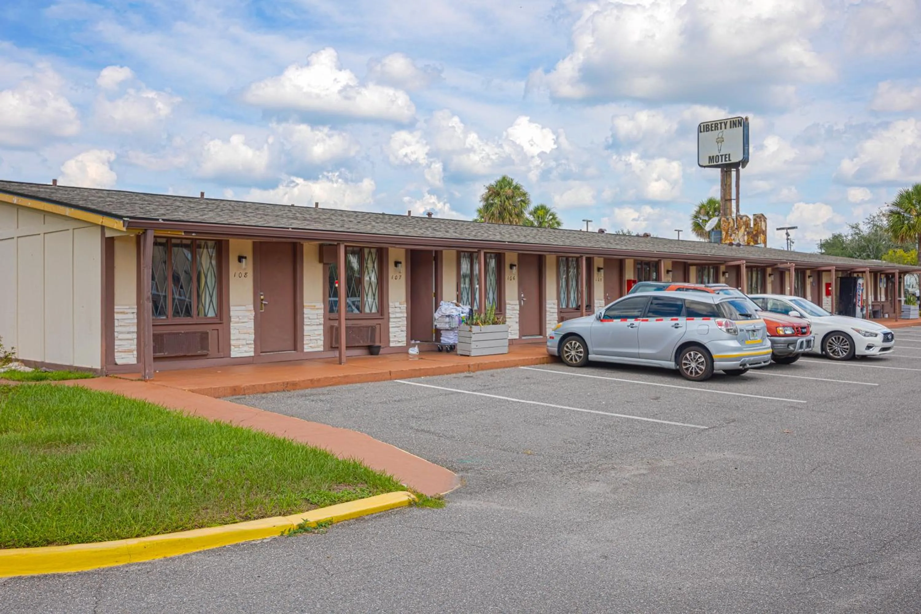 Parking in Liberty Garden Inn by OYO Kissimmee near Disney World