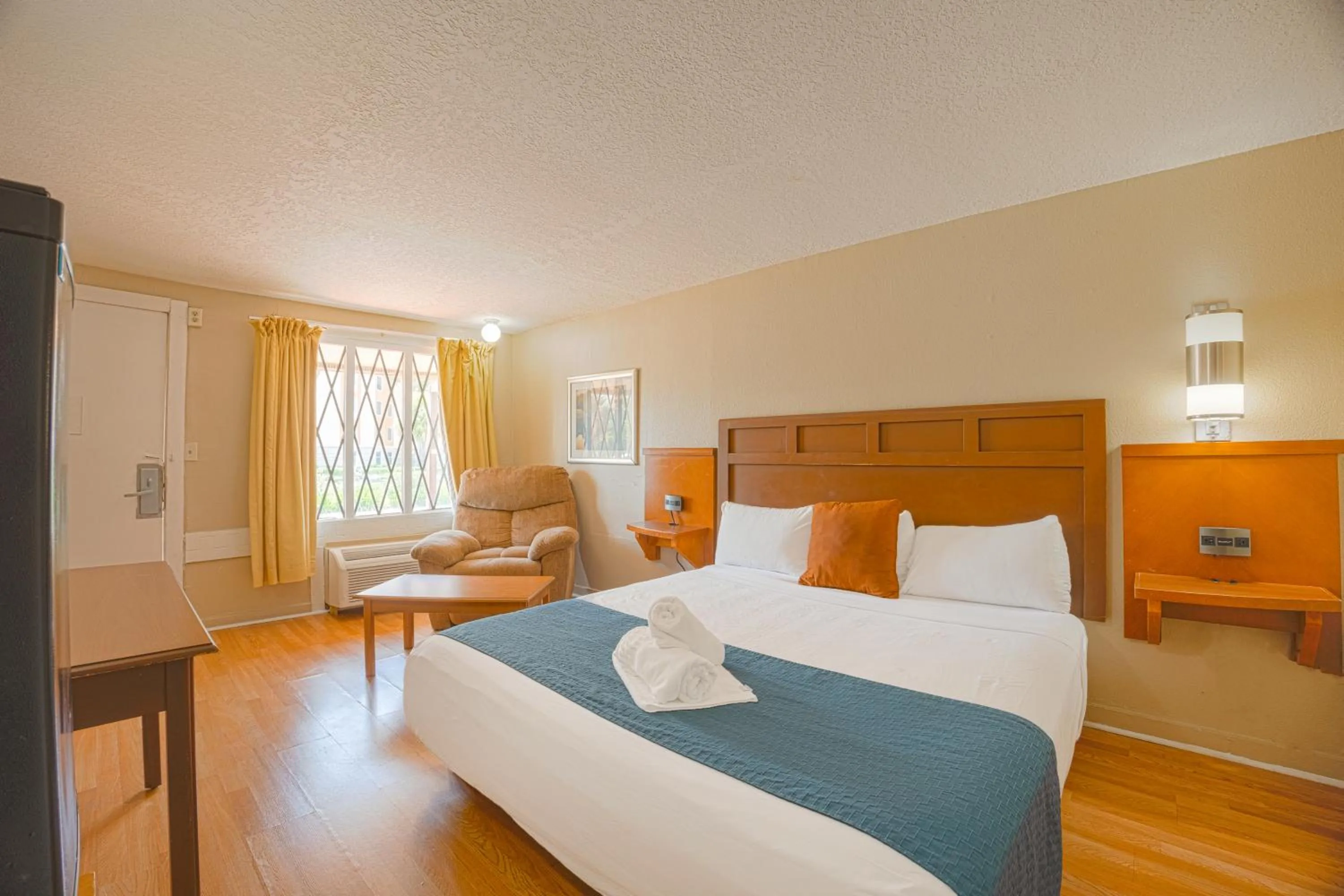 Bedroom, Bed in Liberty Garden Inn by OYO Kissimmee near Disney World