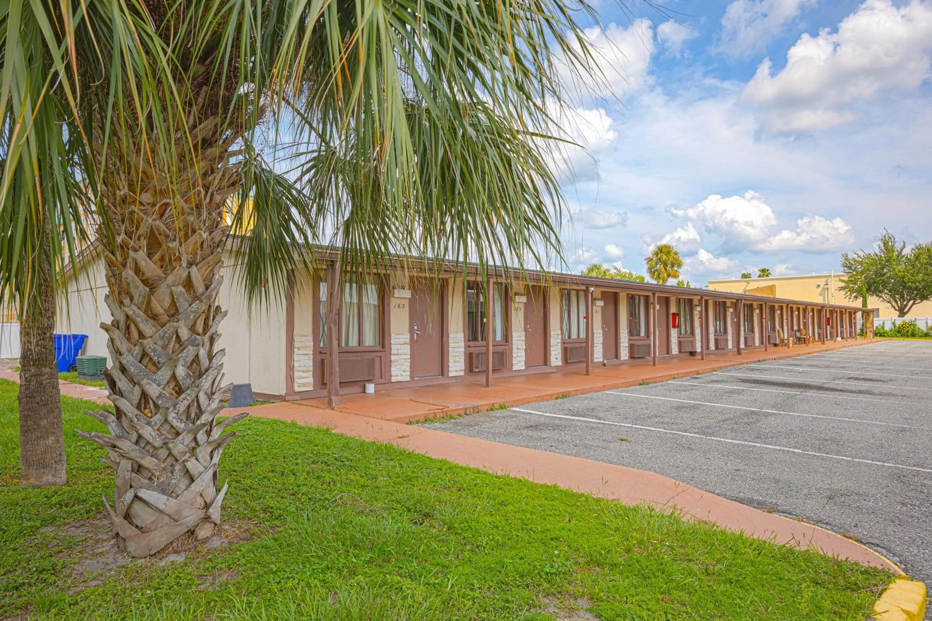 Property building in Liberty Garden Inn by OYO Kissimmee near Disney World
