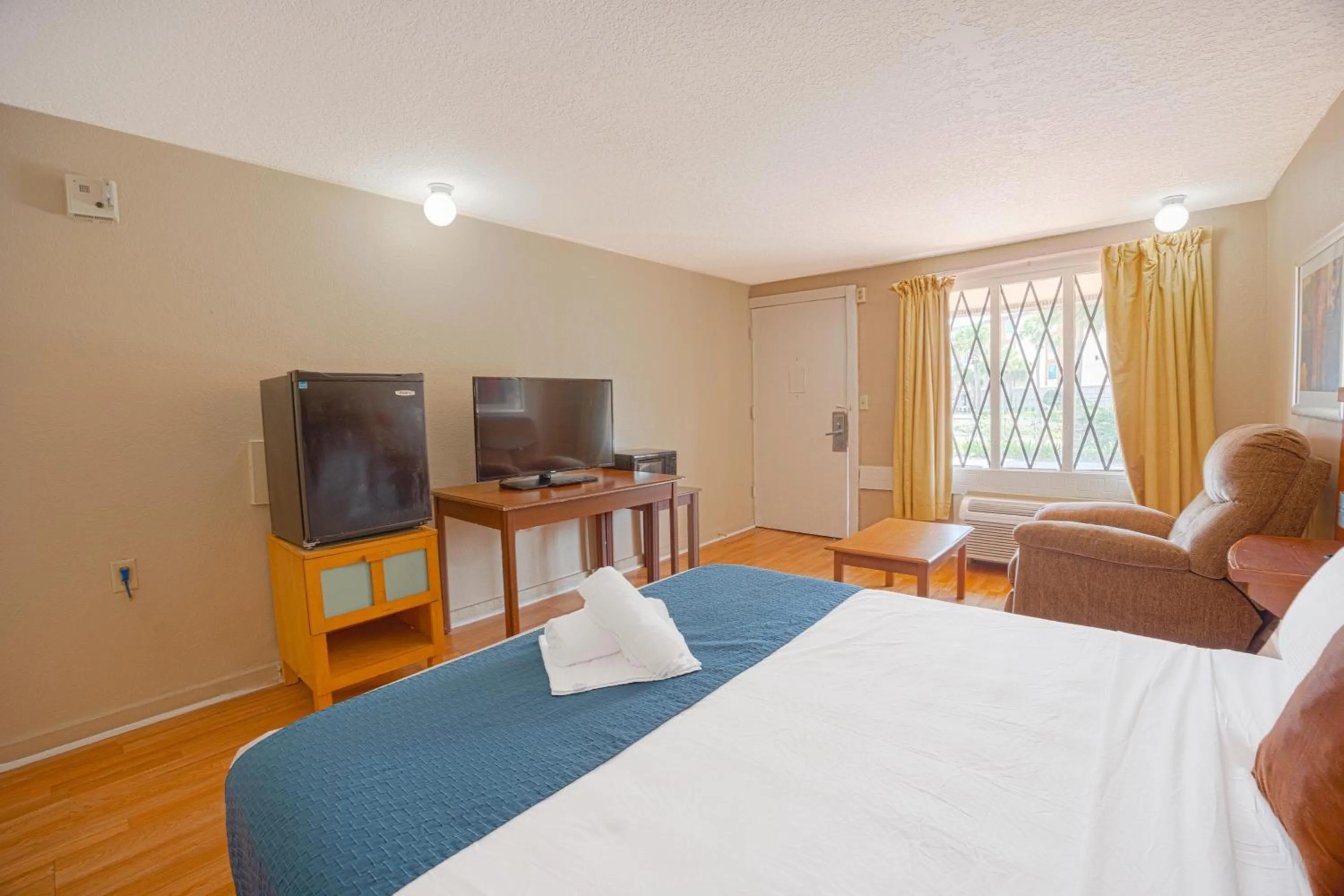 Bedroom, Bed in Liberty Garden Inn by OYO Kissimmee near Disney World