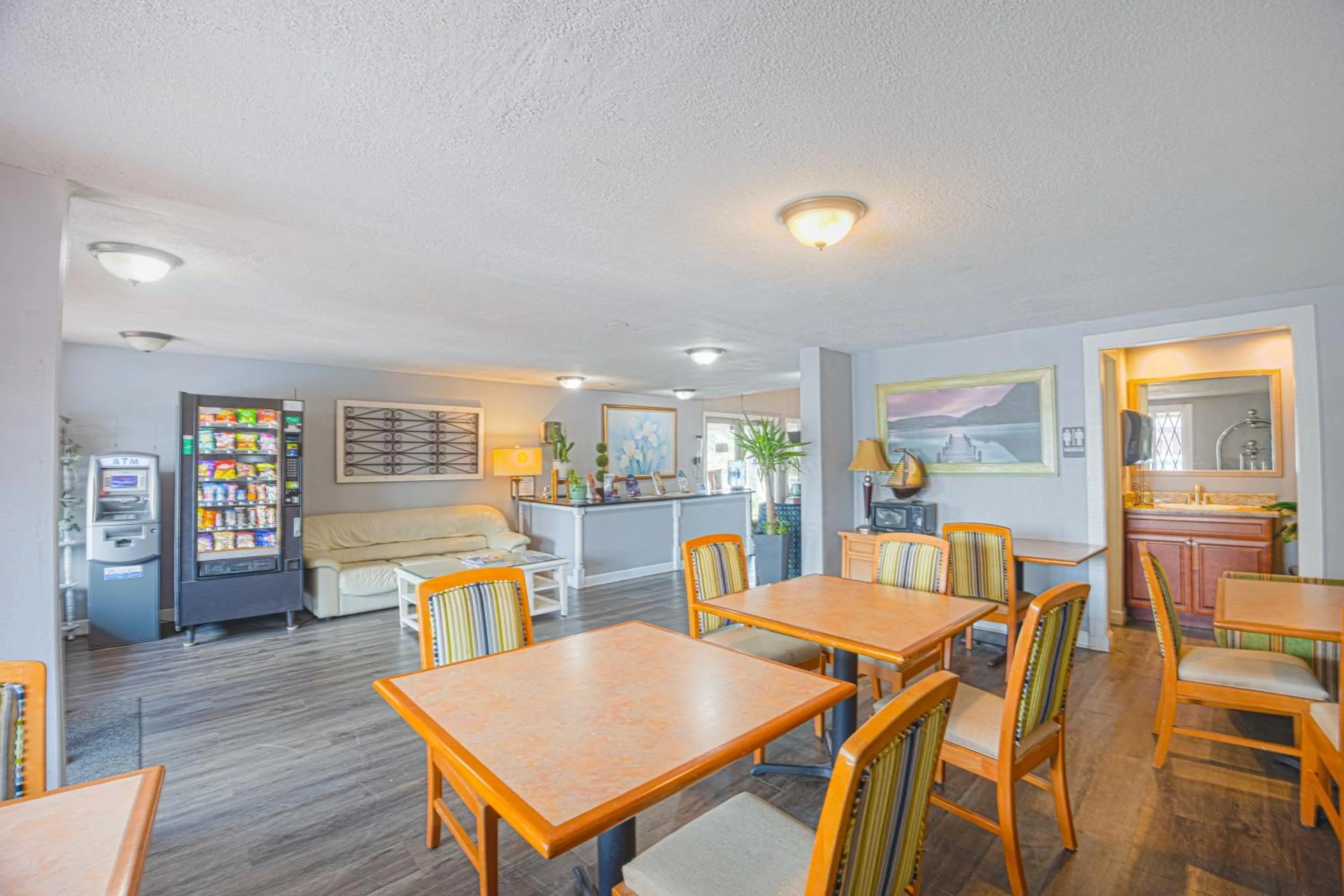 Lobby or reception in Liberty Garden Inn by OYO Kissimmee near Disney World