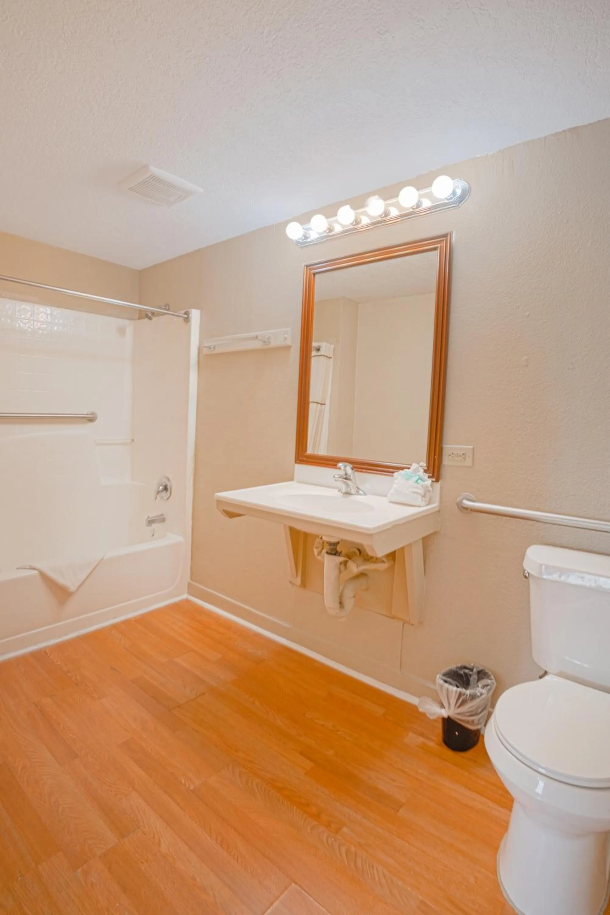 Bathroom in Liberty Garden Inn by OYO Kissimmee near Disney World