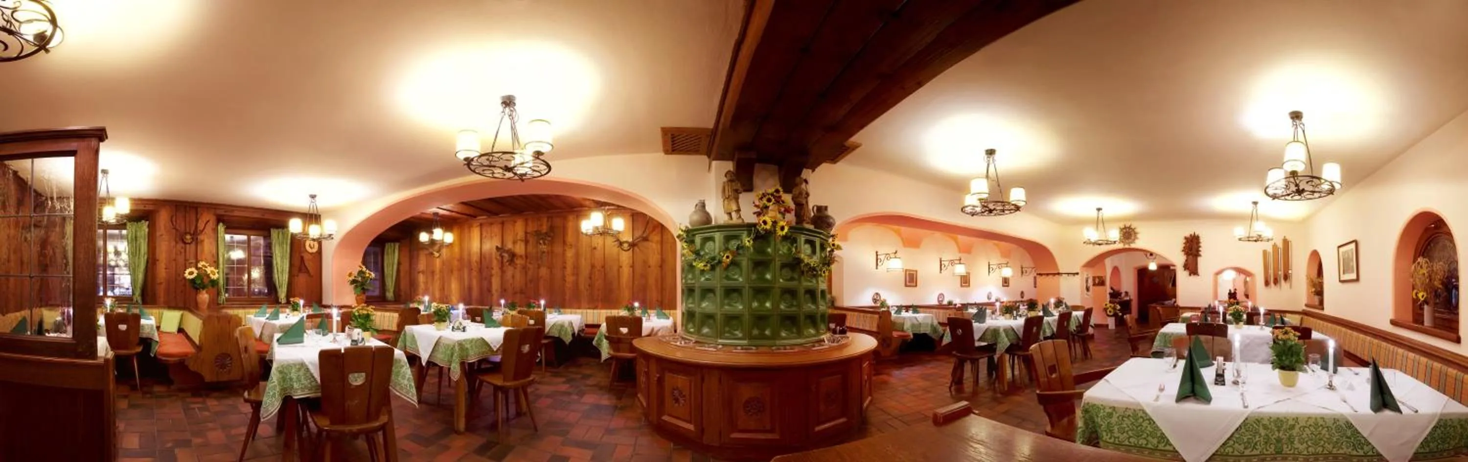 Restaurant/places to eat in Post-Hotel