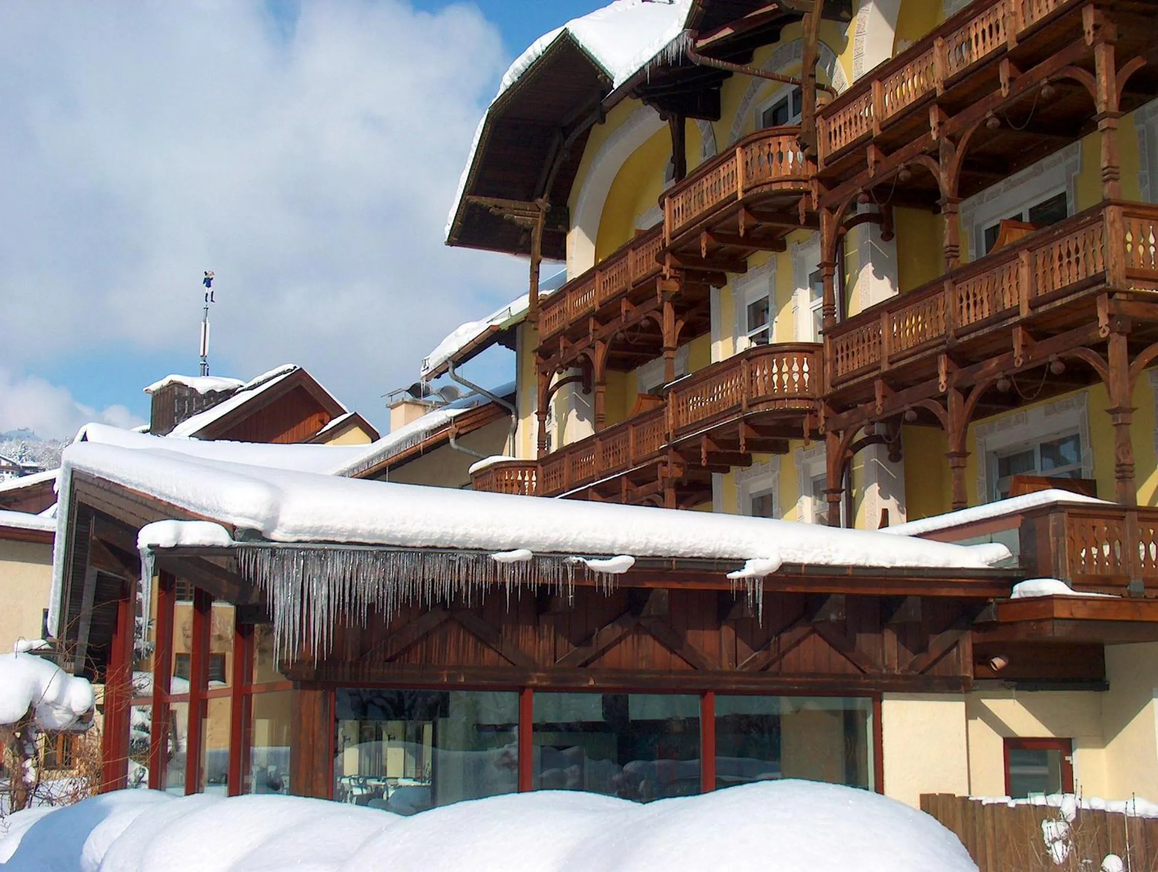 Property building in Post-Hotel