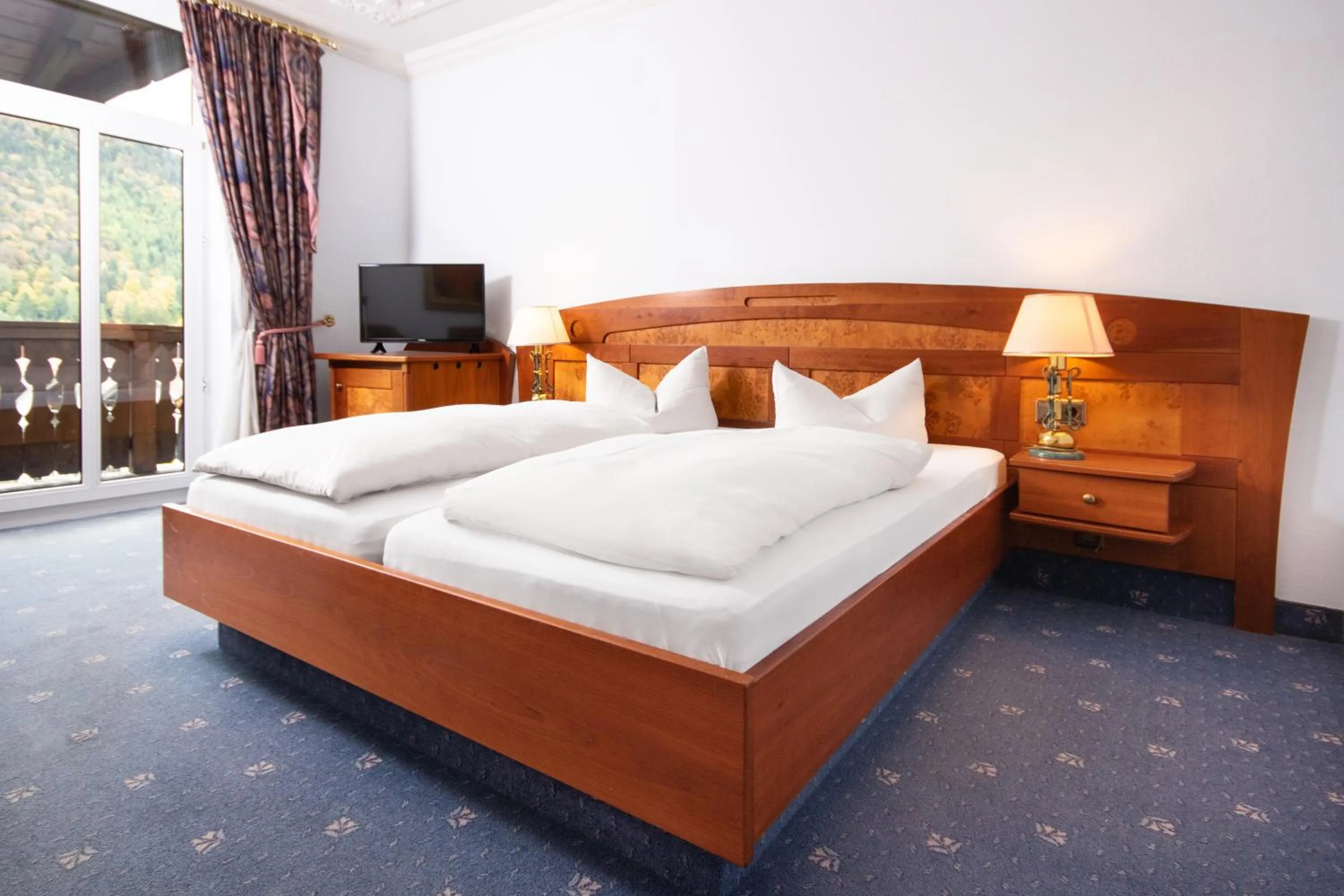 Photo of the whole room, Bed in Post-Hotel