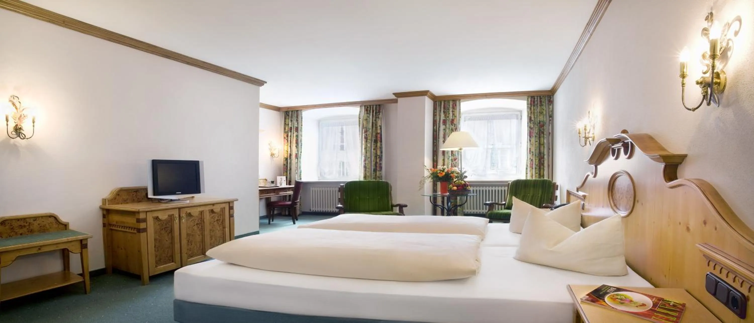 Photo of the whole room, Bed in Post-Hotel