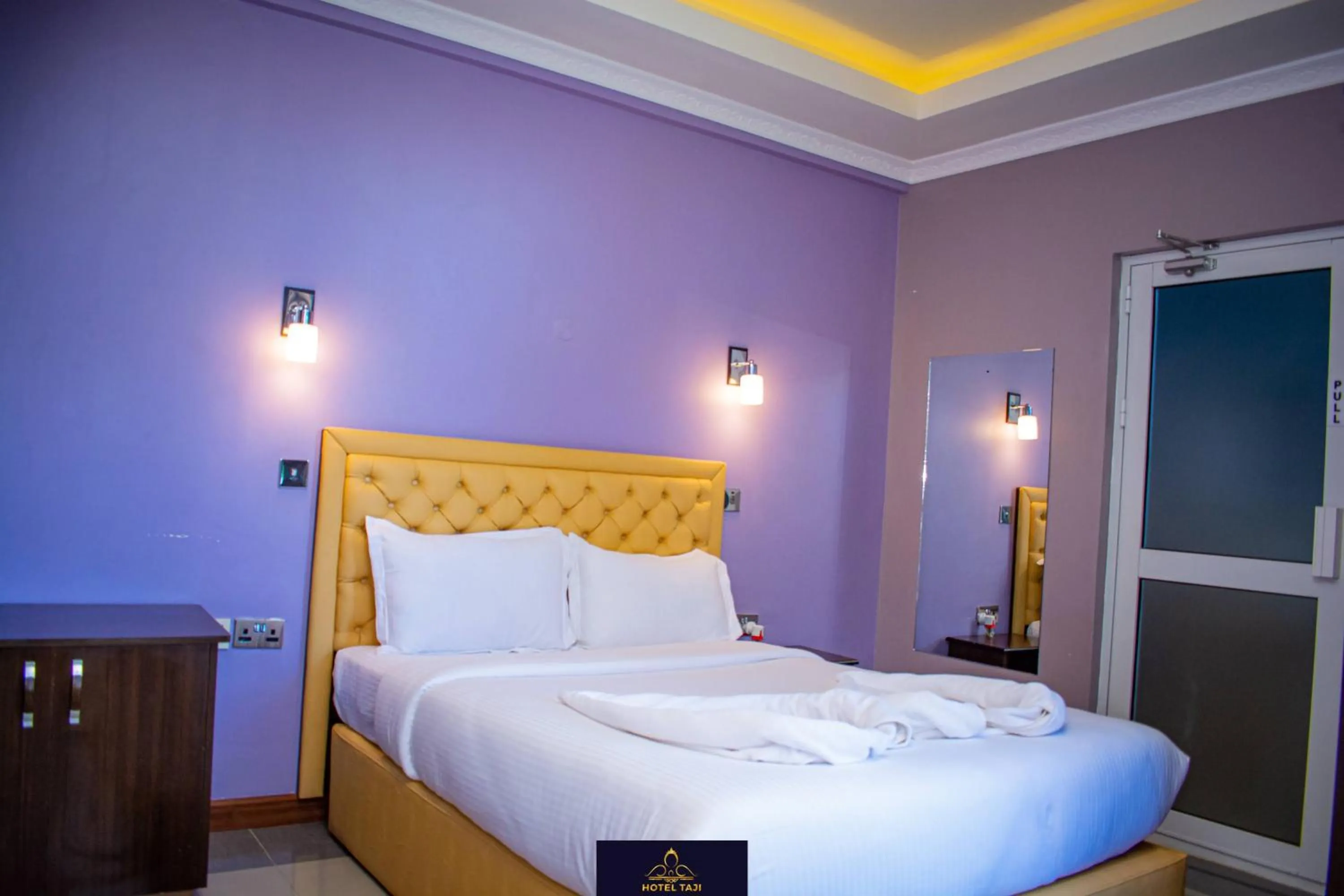 Bedroom, Bed in HOTEL TAJI