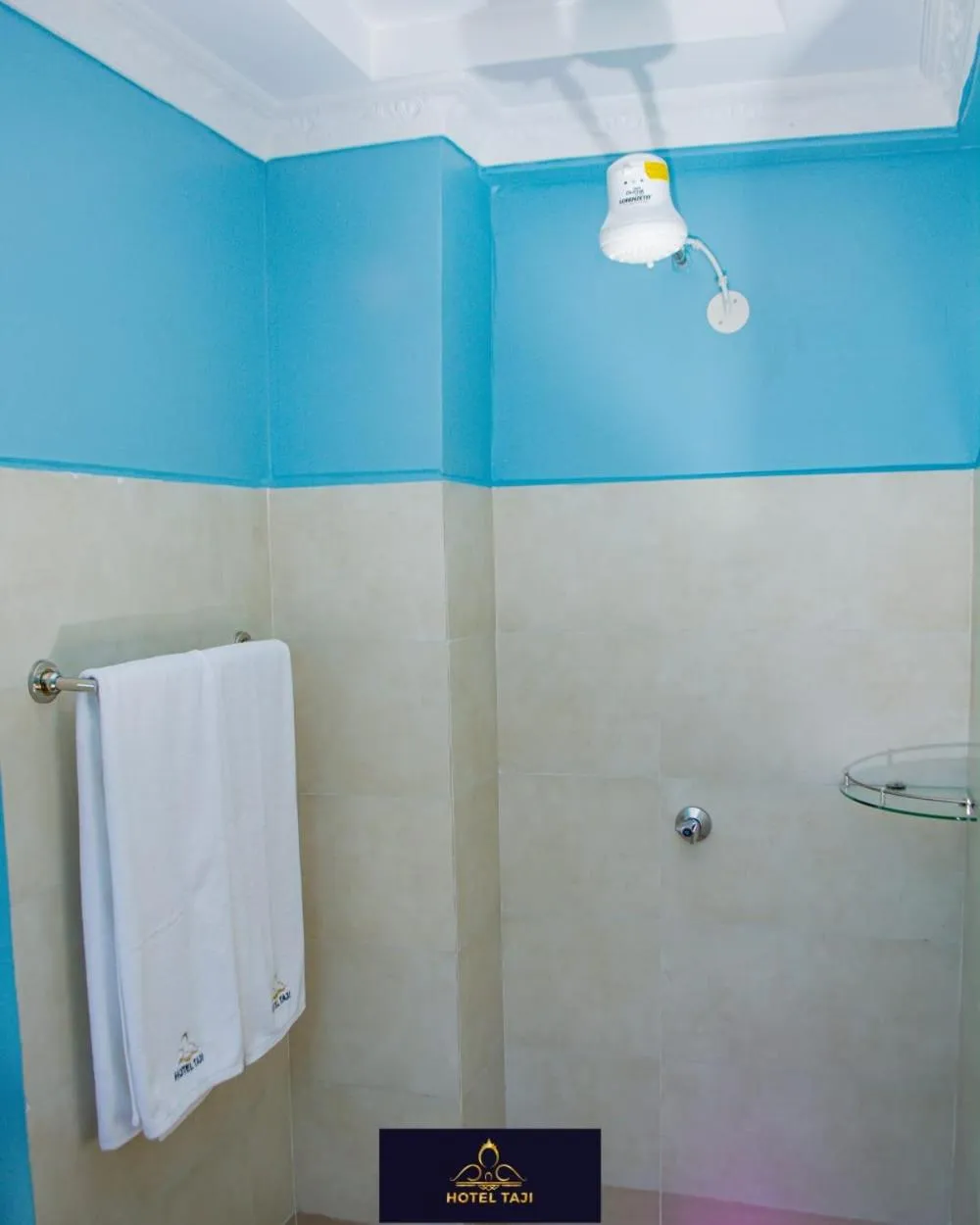 Bathroom in HOTEL TAJI