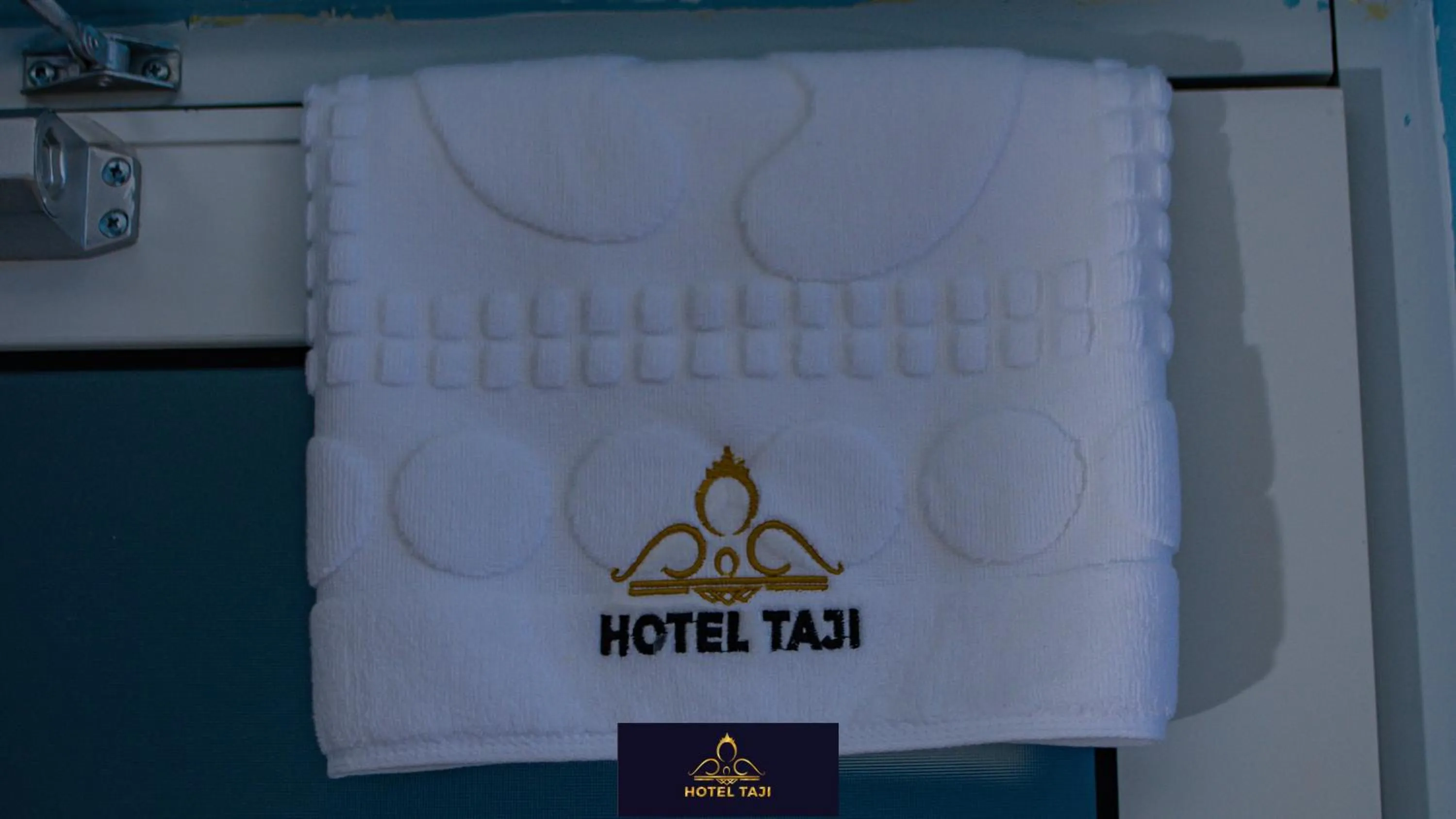 Bathroom in HOTEL TAJI