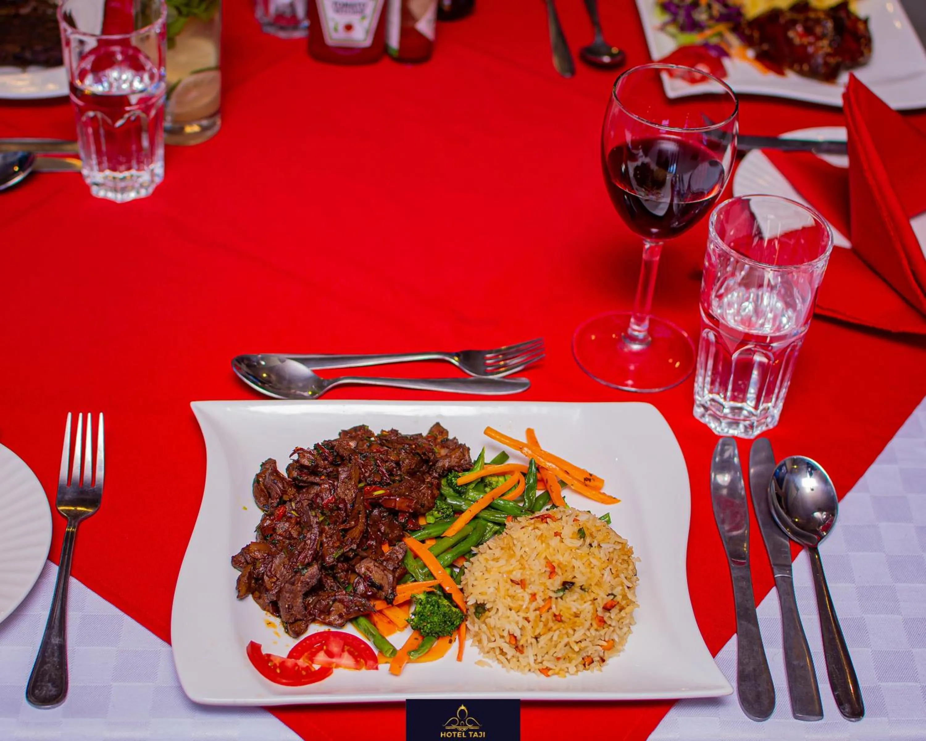 Food and drinks in HOTEL TAJI