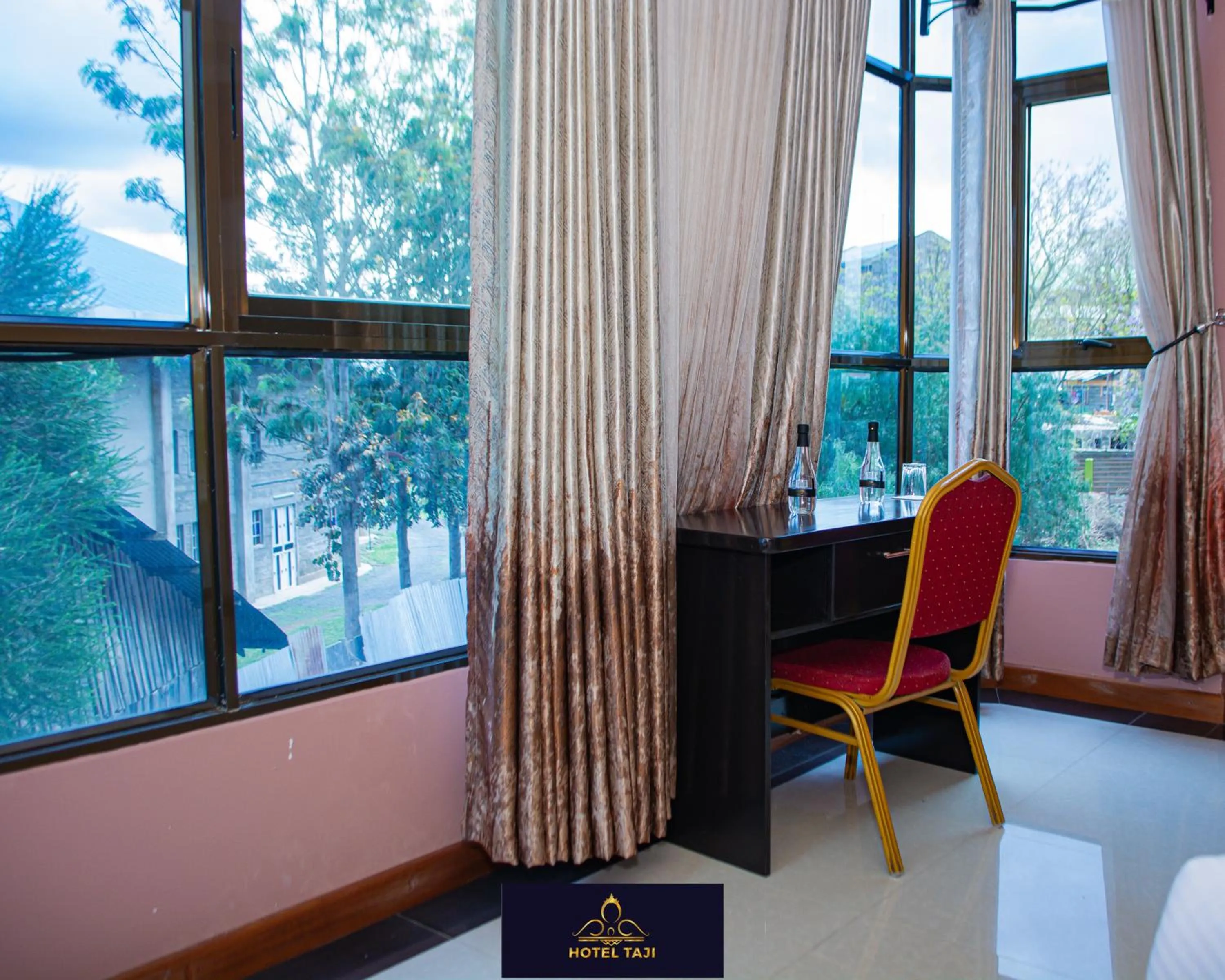 Bedroom in HOTEL TAJI