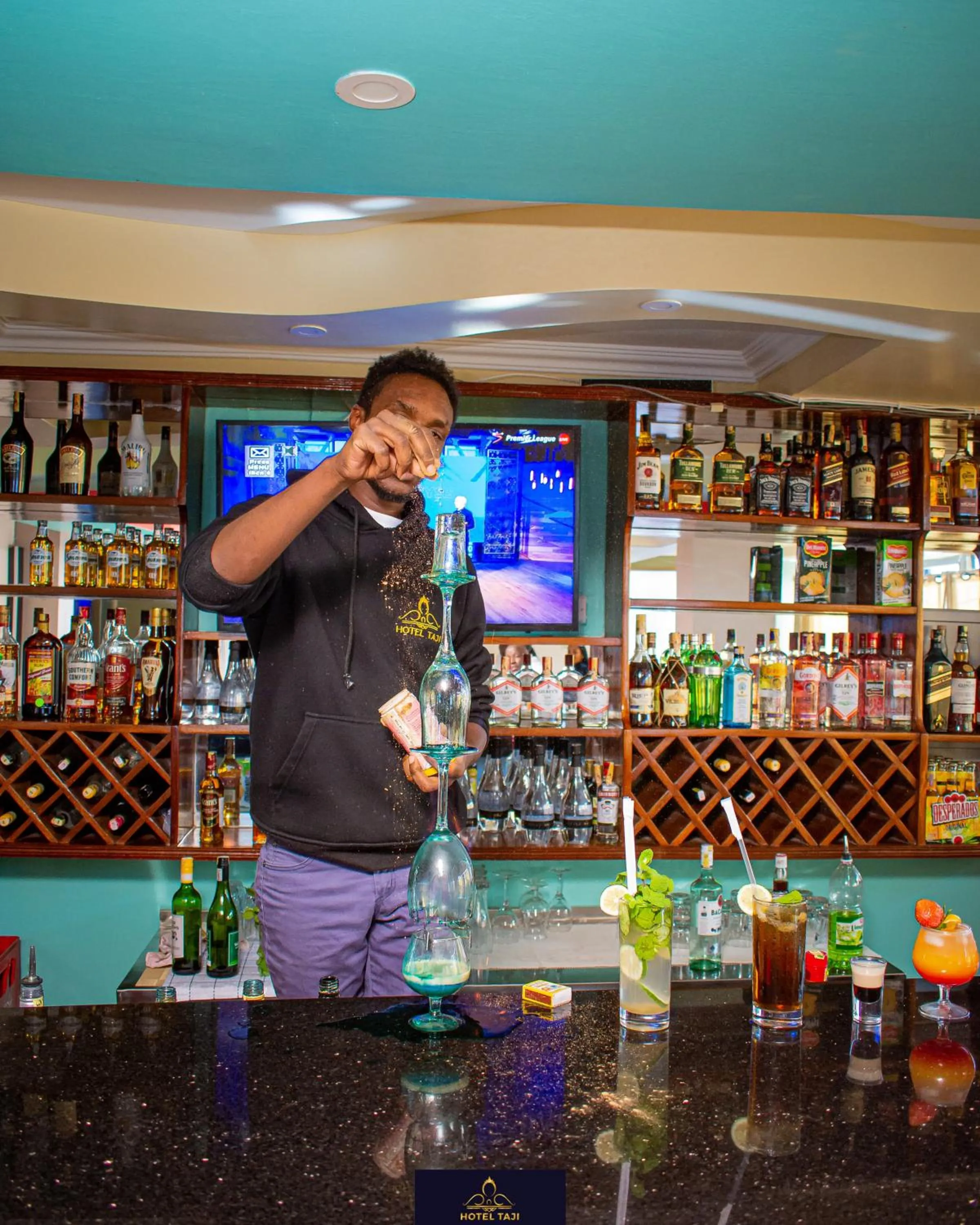 Lounge or bar in HOTEL TAJI
