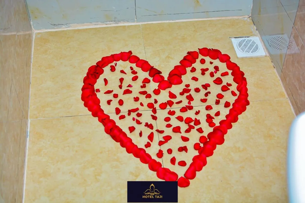 Bathroom in HOTEL TAJI